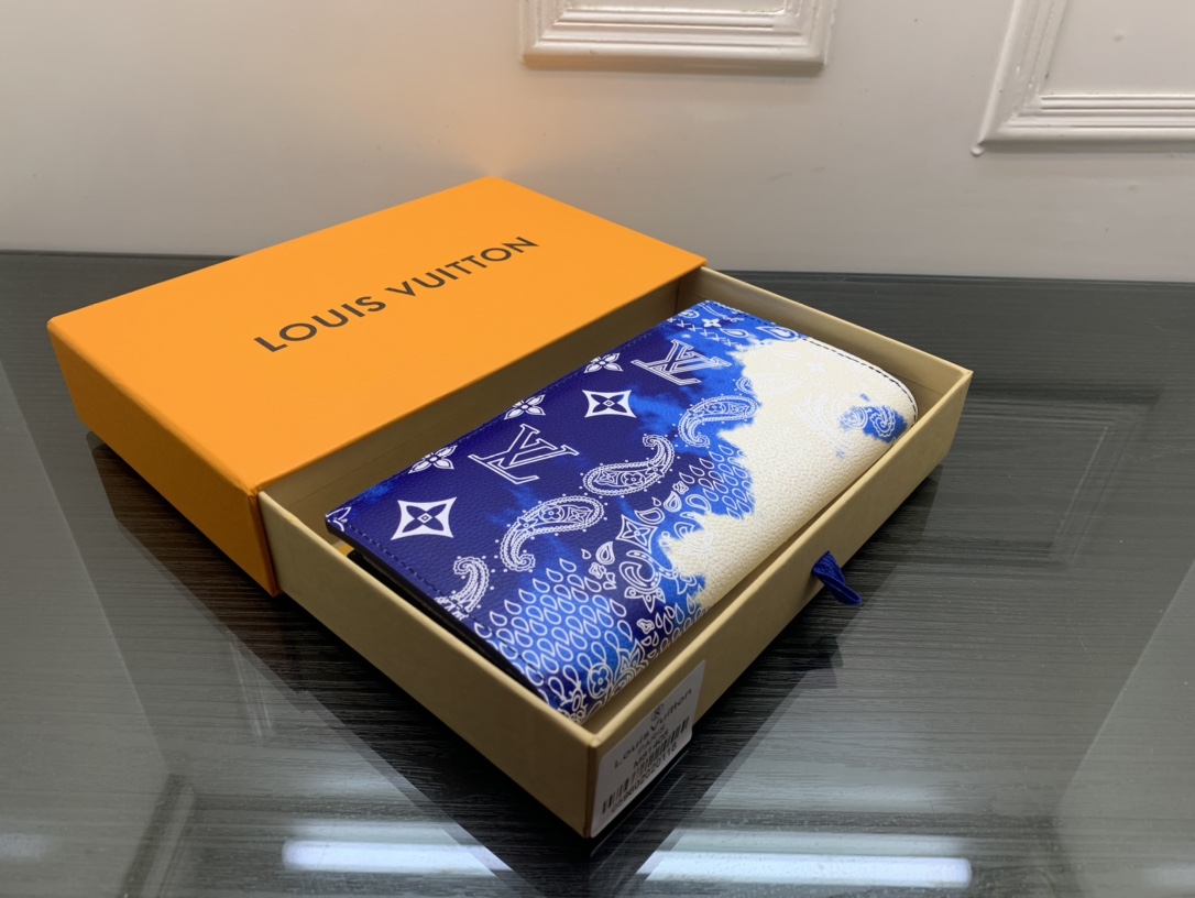 Leather Bifold Wallet open interior