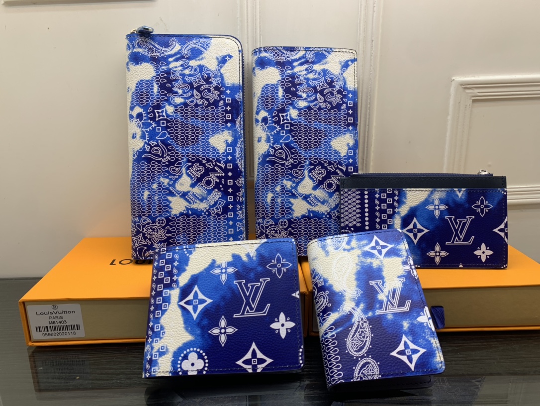 Leather card holder gift packaging