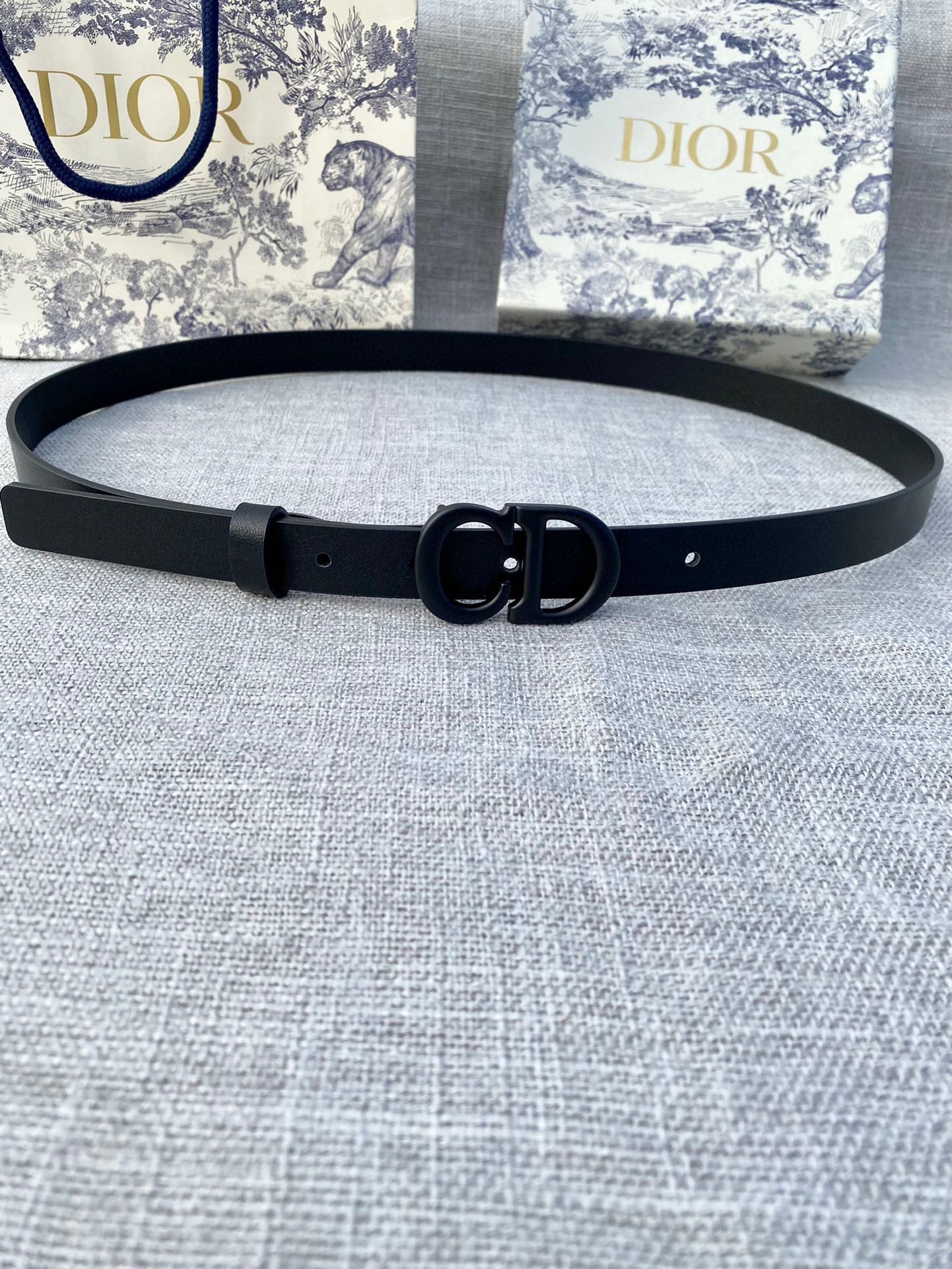 Original ancho 2.0cm Dior (Dior) cuerpo de cinta sin costuras de moda / cinturón de cuero de becerro Saddle. Logotipo m…