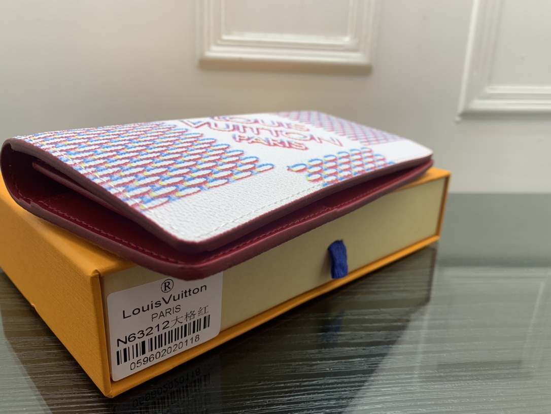 RFID blocking bifold wallet