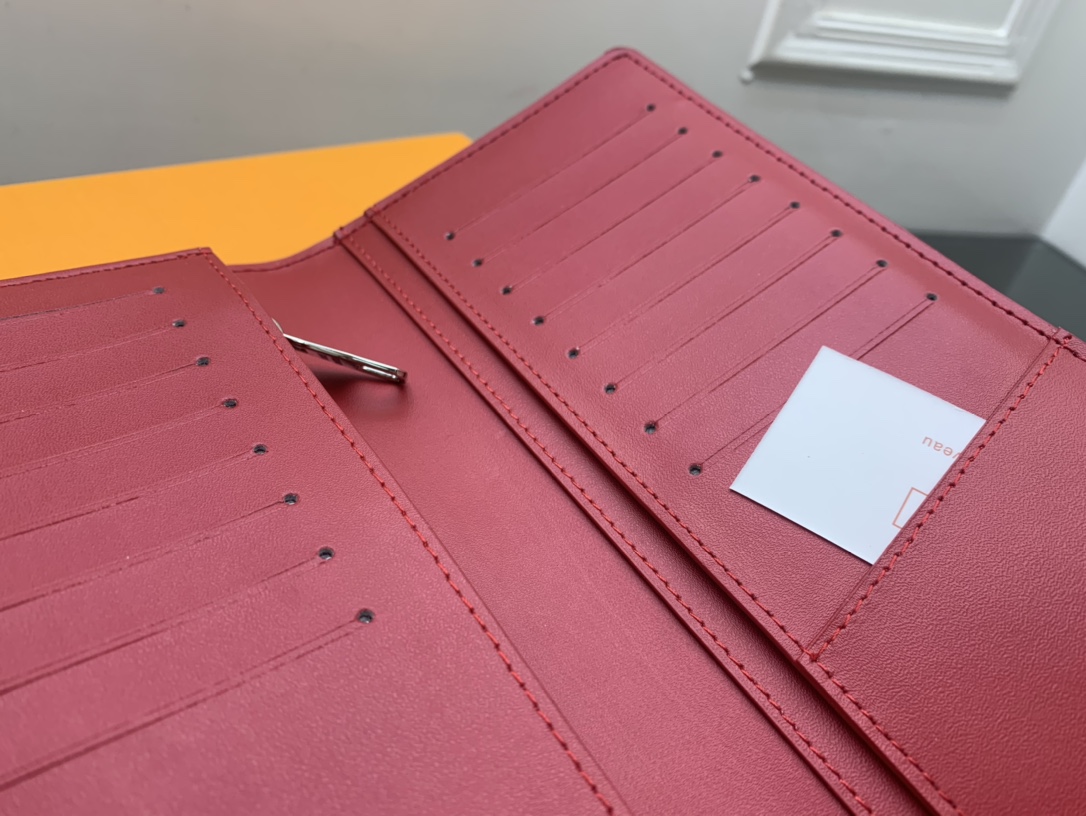 Premium leather bifold wallet packaging