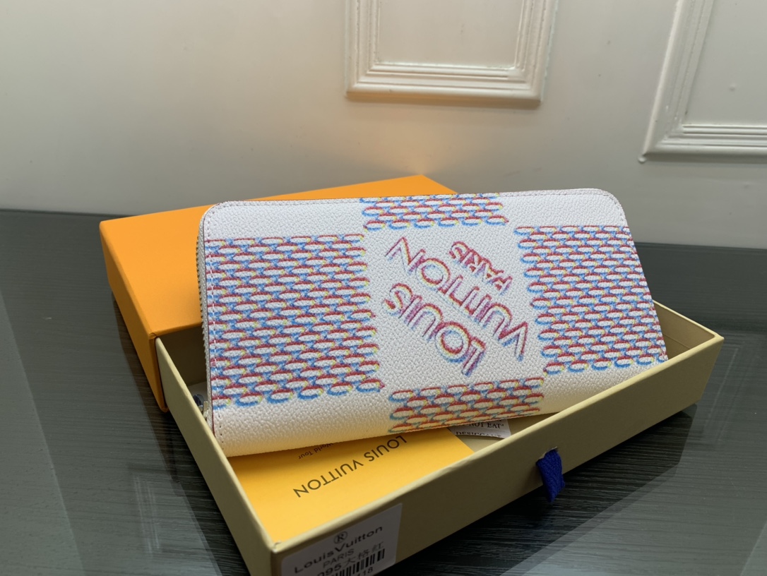 Leather long wallet interior view 2