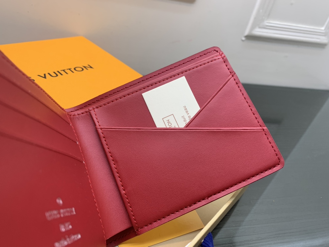 Different color options for the leather bifold wallet