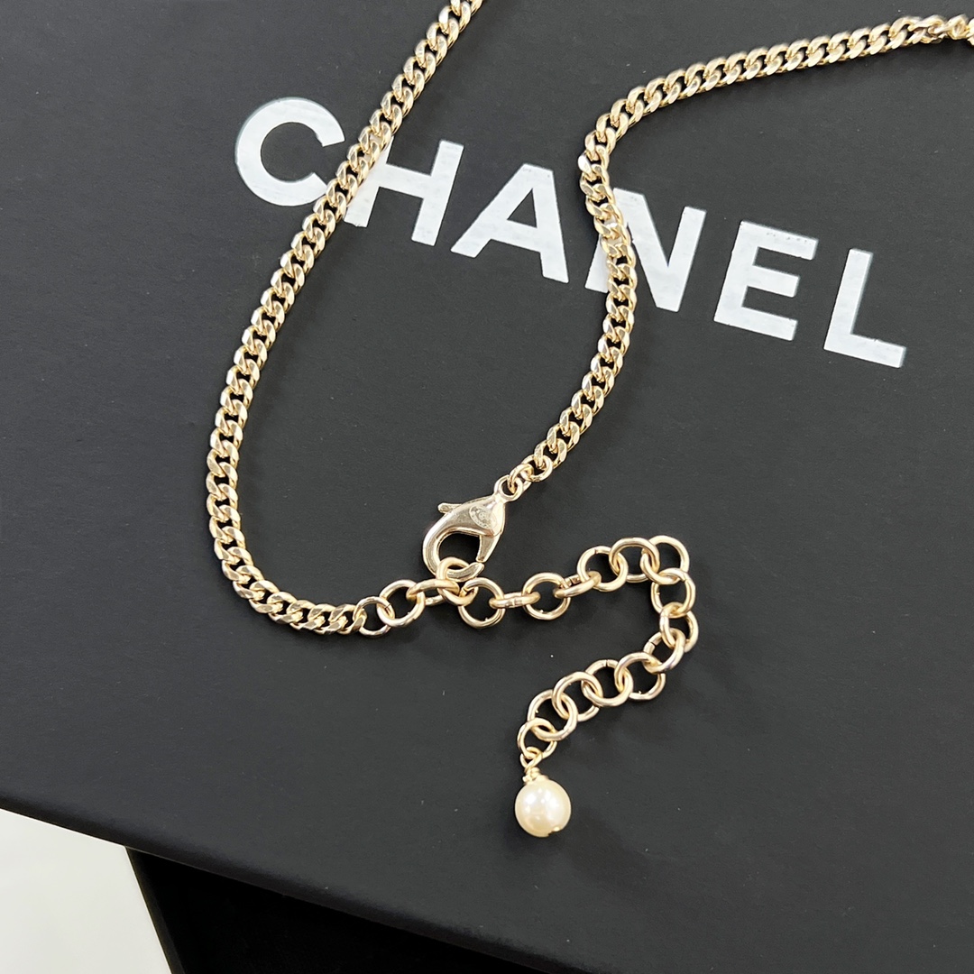 新款☑️CHANEL香奈儿双c桃心黑白钻毛衣链项链