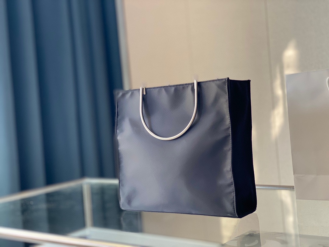 J5 size：29 27cm  普拉达 Prada  中古包 很复古很有味道 只能手提 超美博主同款又酷又飒