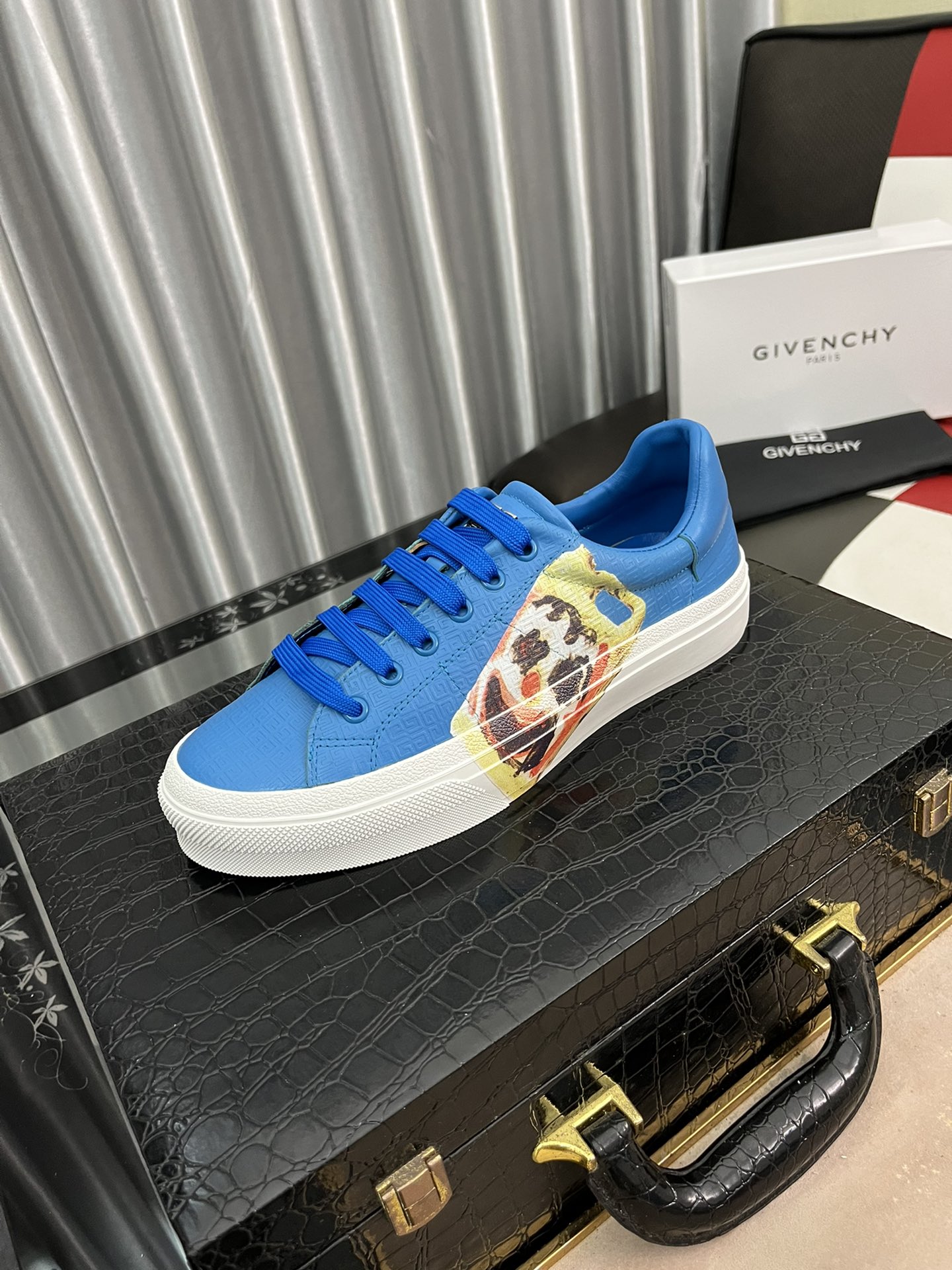 I5   Givenchy  纪梵希 高端男士运动休闲鞋顶级代购原单货原版进口顶级小牛皮搭配透气舒适面料、经典品牌织带logo鞋舌牛皮内里牛皮垫脚、原版组合透明大底