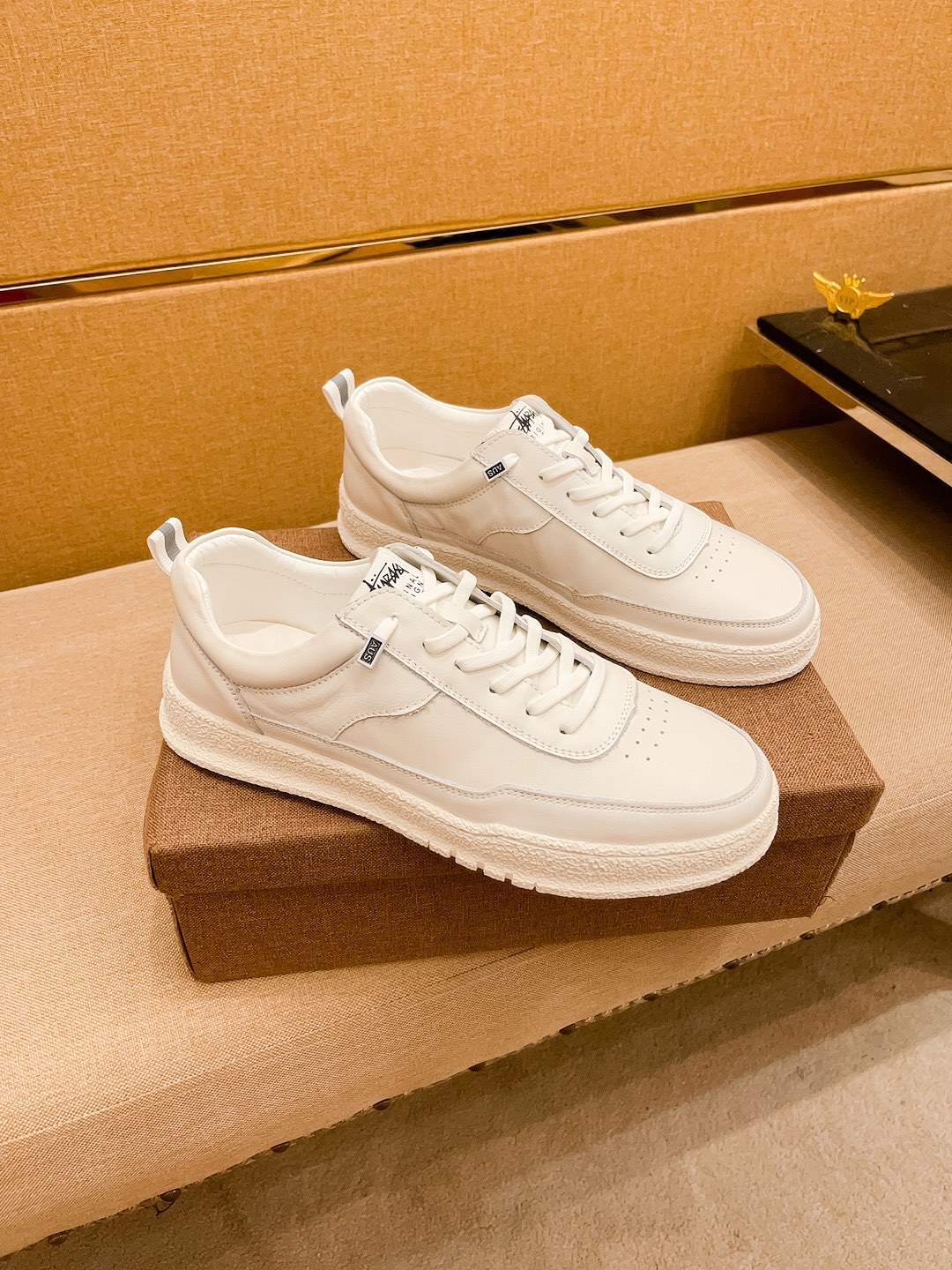 I5 普拉达男鞋高端品牌 官网1：1最新力作：鞋面采用意大利进口头层牛皮搭配 舒适透气内里原版防滑耐磨大底制作，让行走更加便捷舒适，惊世之作，与官方的质量相比美的1：1复刻[色]打造时尚个性衬托你的与众不潮男必备!经典