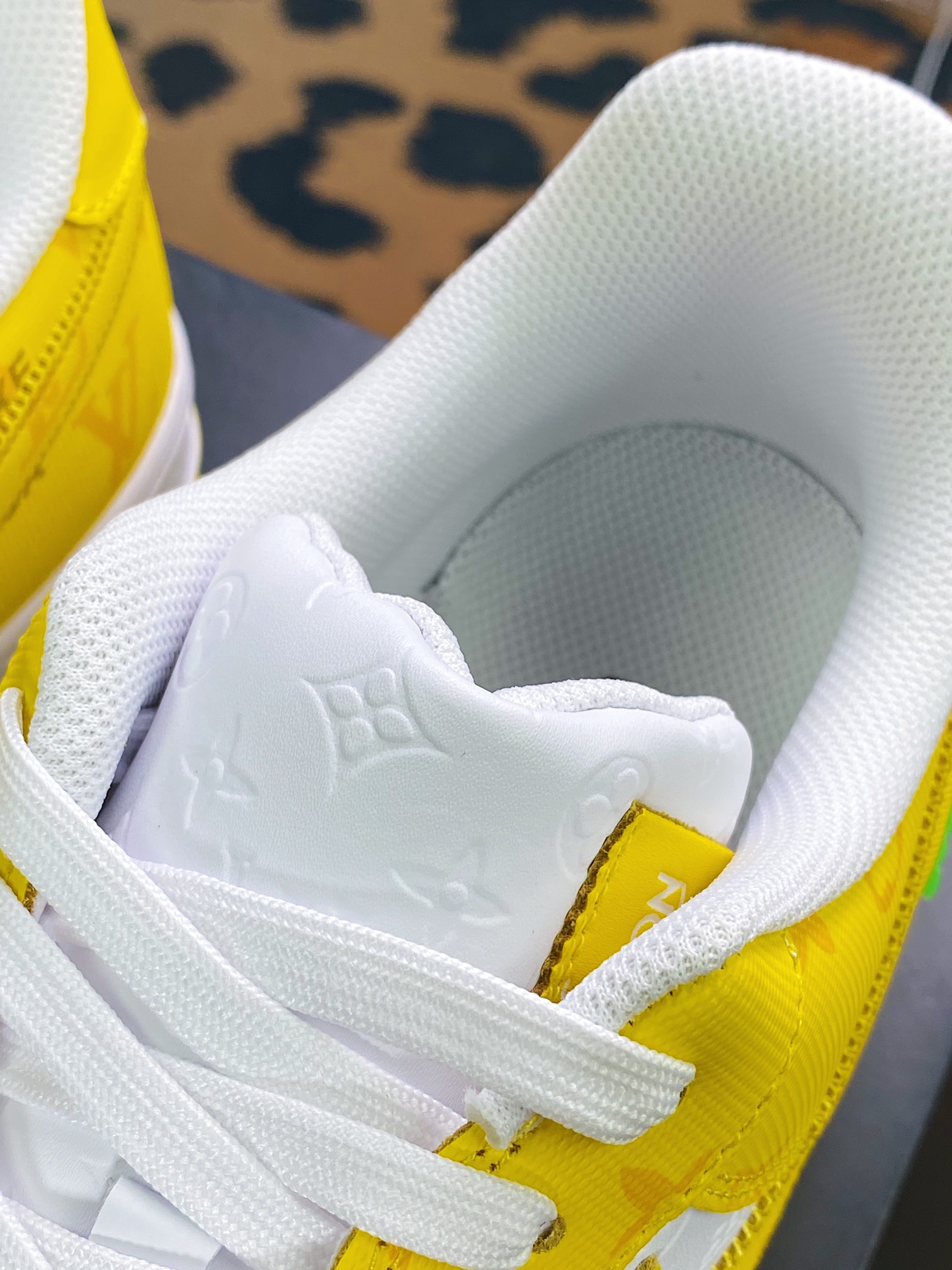 300 路易威登 x Air Force 1'07 LV8 Low”Lemon Yellow/White/LV Monogram”空军一号系列低帮经典百搭休闲运动板鞋AEU3BM16M693-3308-8
