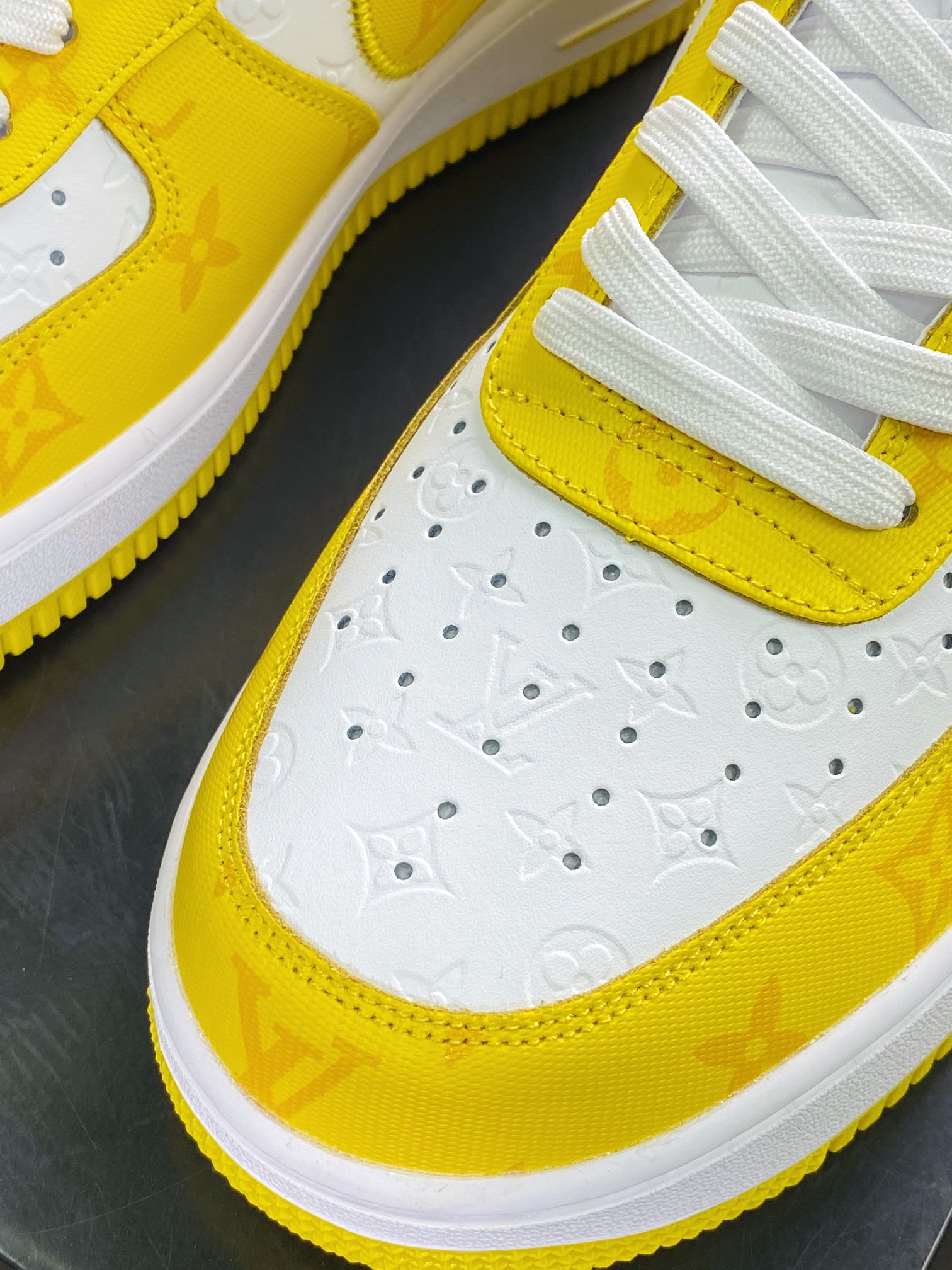 300 路易威登 x Air Force 1'07 LV8 Low”Lemon Yellow/White/LV Monogram”空军一号系列低帮经典百搭休闲运动板鞋AEU3BM16M693-3308-8