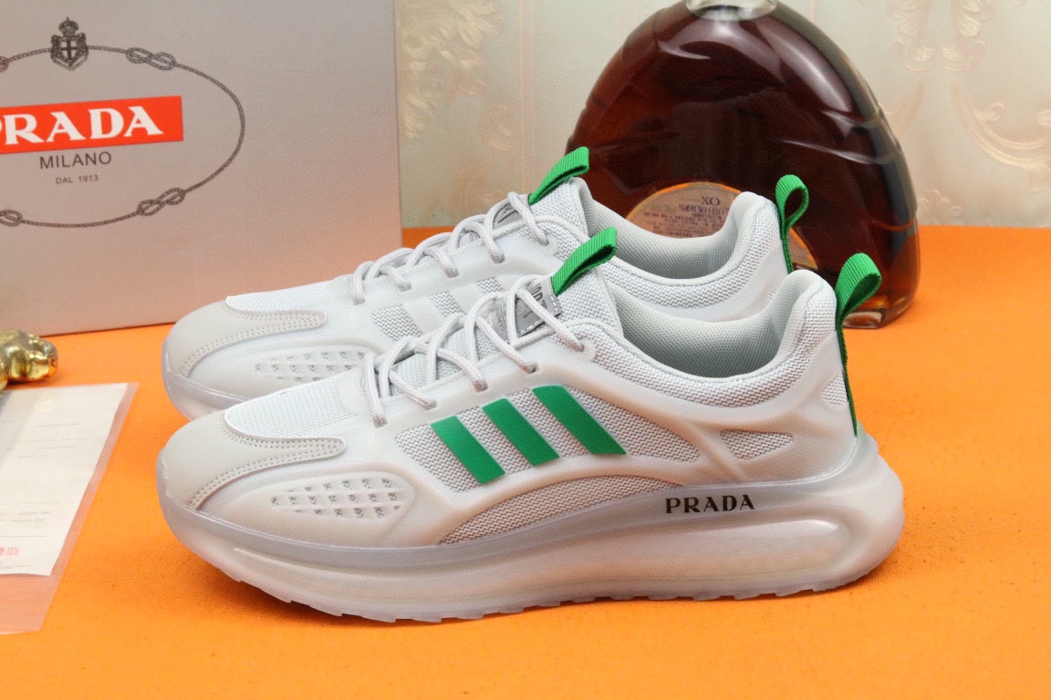 I5 高品质PRADA普拉达上市著名奢侈品牌，专柜同步更新，意大利男鞋时尚杂志季刊封面主推款鞋面采用意大利进口头层牛皮拼网布制作，舒适透气内里。原版气垫大底，上脚舒适有型。 细节无可挑剔。