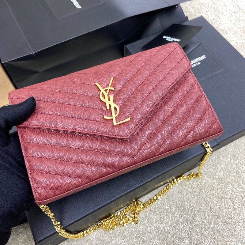 P👉球纹枣红/金❗❗顶级原单、精品专供❗❗#𝑴𝒐𝒏𝒐𝒈𝒓𝒂𝒎 𝑾𝒐𝒄#鱼子酱纹路信封包.超级实用的一款小包,最经典的款式,升级最高级的版本,100%意大利牛皮配上精细手工制作;定制金属Y家logo彰显个性;翻盖设计确保使用的安全性;小包包大容量,包内设有20个卡片槽,两个纸币隔层,两个中央隔层,一个拉链内袋,装尽所有!
型号:377828 / 360452
尺寸:22.5x14x4cm