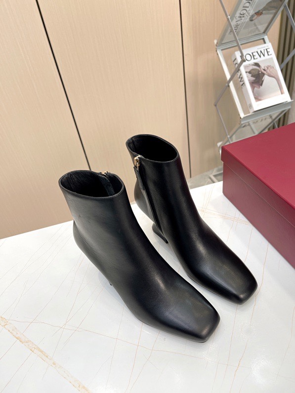 Salvatore Ferragamo Ankle Boots: Sculptural Design, Square Head, 7.5cm Heel, Italian Craftsmanship - 图片 5