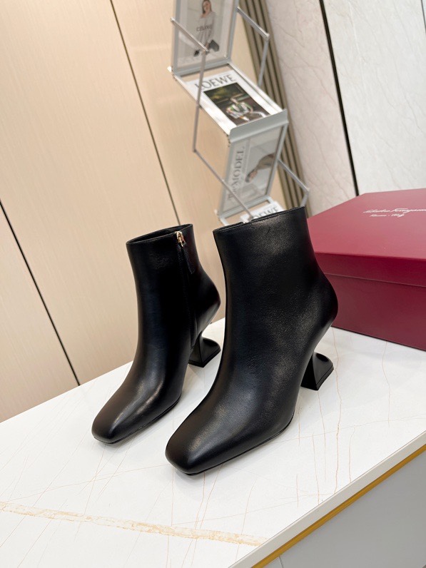 Salvatore Ferragamo Ankle Boots: Sculptural Design, Square Head, 7.5cm Heel, Italian Craftsmanship - 图片 6