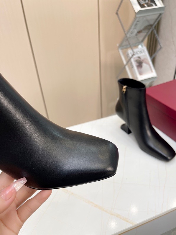 Salvatore Ferragamo Ankle Boots: Sculptural Design, Square Head, 7.5cm Heel, Italian Craftsmanship - 图片 7