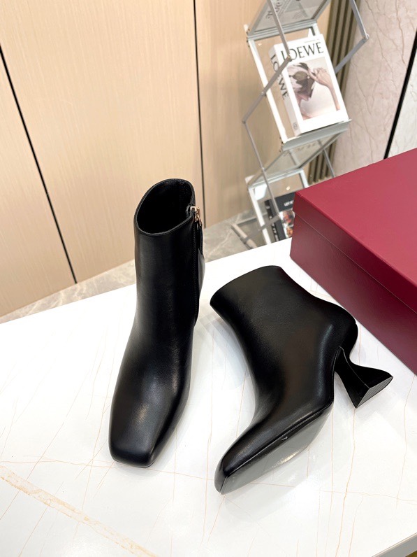 Salvatore Ferragamo Ankle Boots: Sculptural Design, Square Head, 7.5cm Heel, Italian Craftsmanship - 图片 3