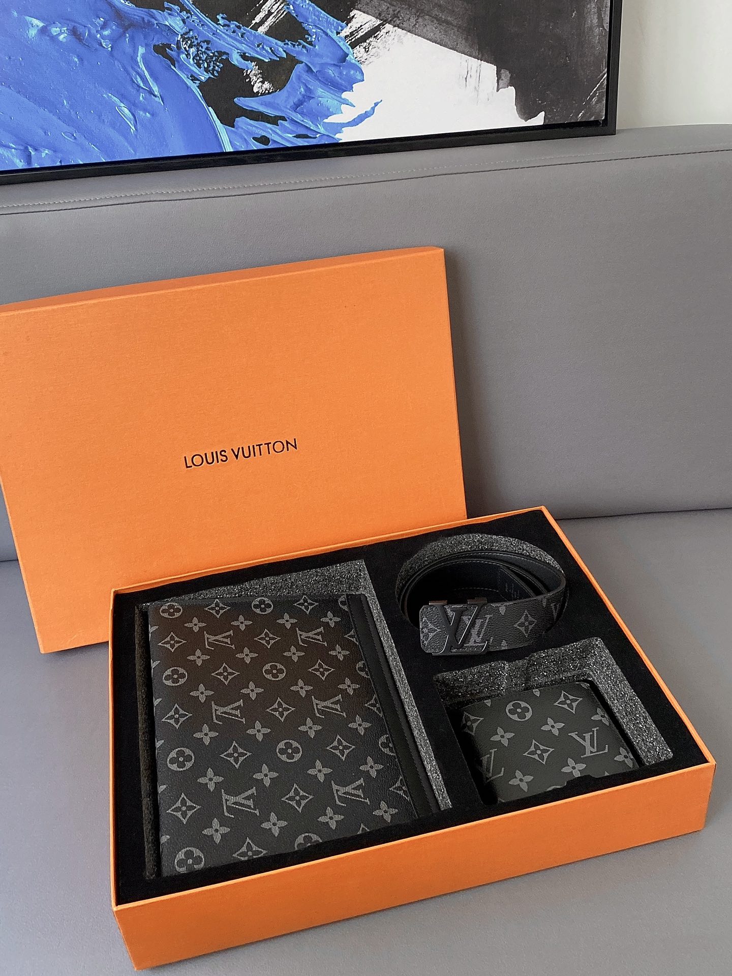 2 Louis vuitton 路易威登 LV  高端三合一礼盒 手拿包腰带 钱包 高端品质 采用精湛镶嵌细工,实物拍摄 原厂原版面料 配送小票 礼品袋 高端礼盒