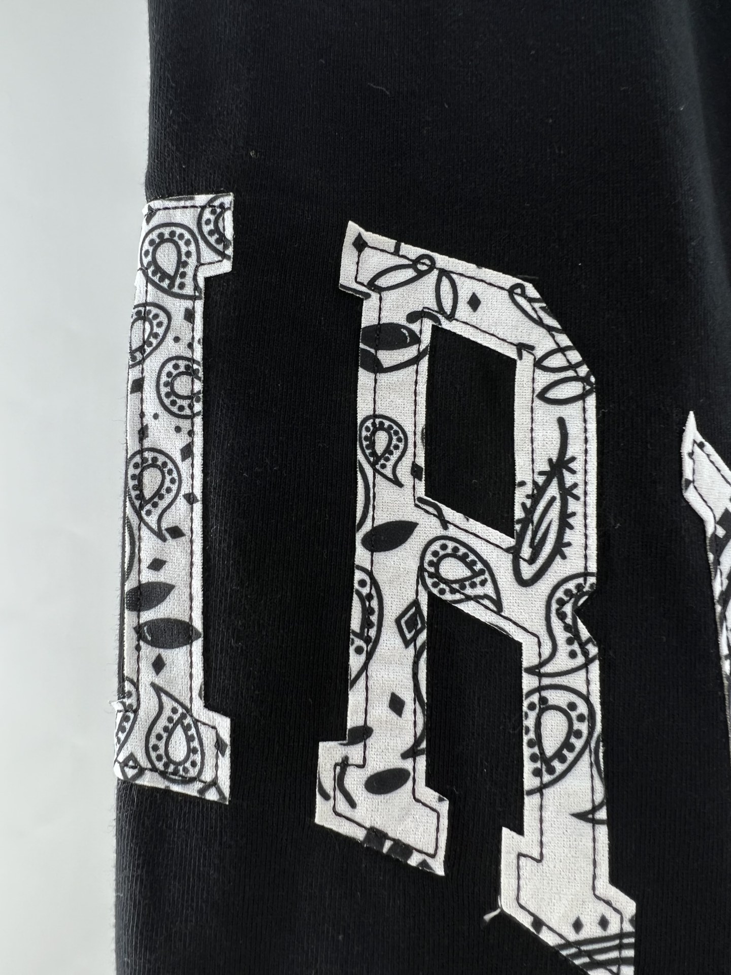 Amiri Men's Black Sweatpants with Drawstring and Printed Logo, sizes S-XL 4 i1662097393 1361 3