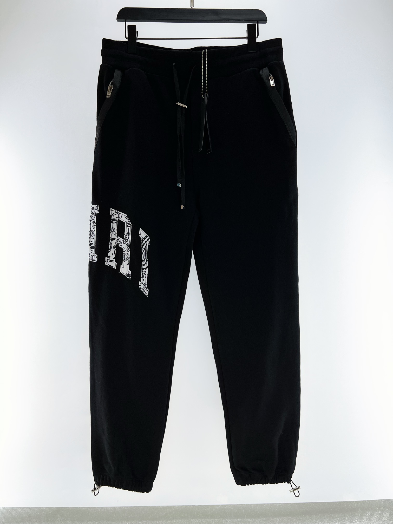 Amiri Men's Black Sweatpants with Drawstring and Printed Logo, sizes S-XL 1 i1662097393 6956 0