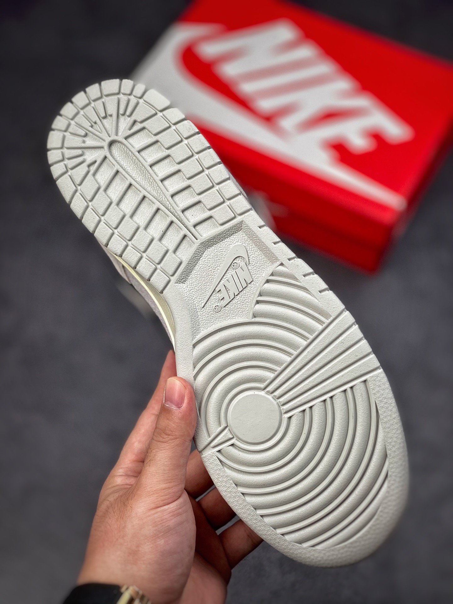 280 Nike SB Dunk Low ”Certified Fresh” 尘灰色DO9776-001