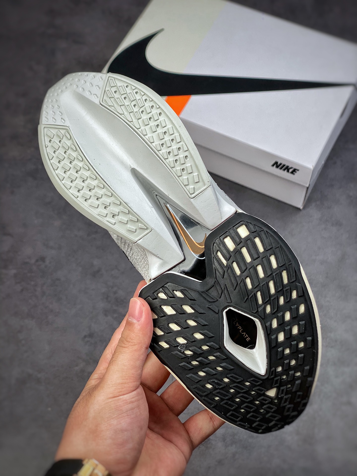 320 Nike Air Zoom Alphafly NEXT% 2 Proto 马拉松3.0高性能跑鞋/白黑 DJ6206-100