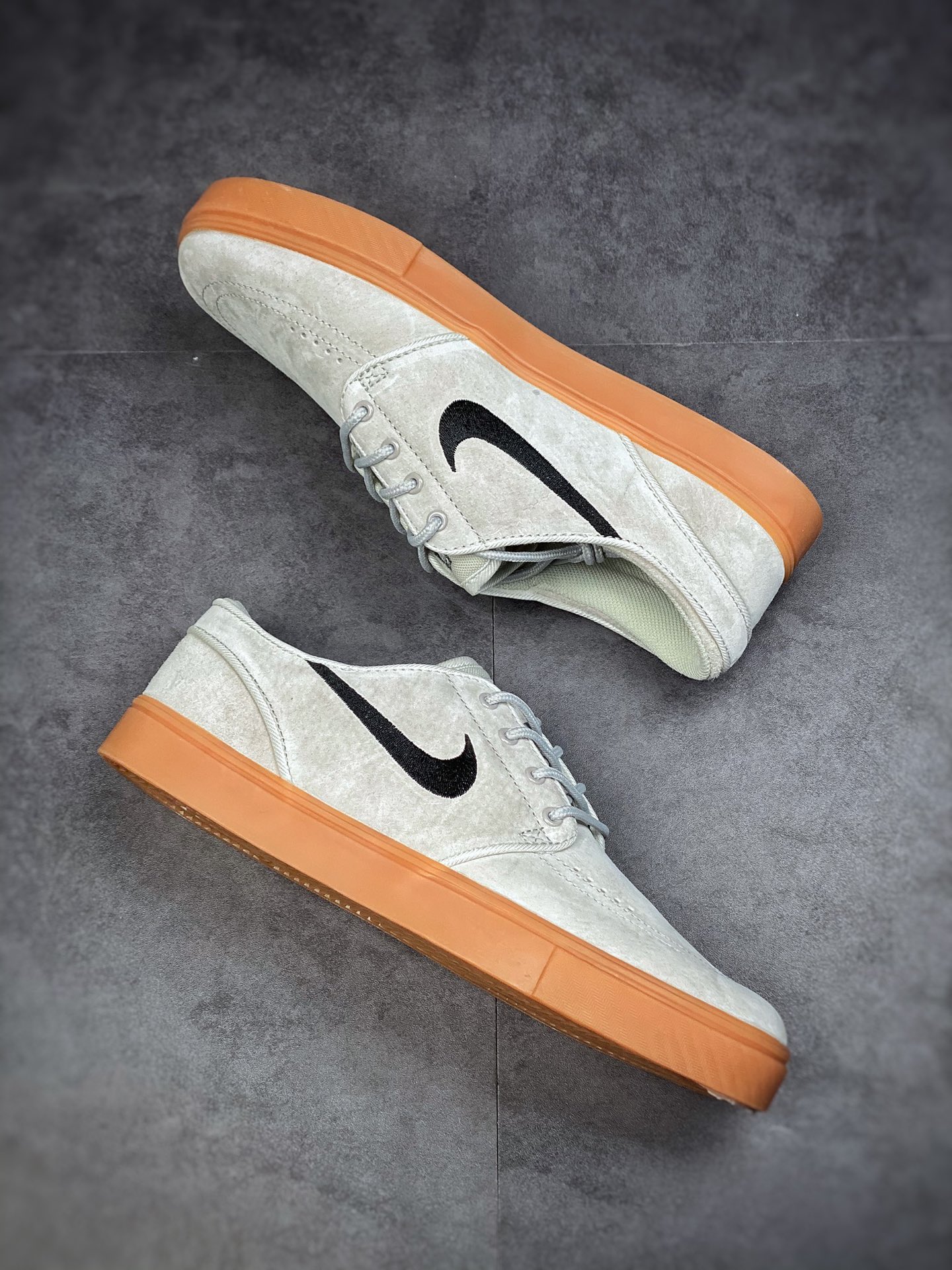 170 Nike SB Portmore II Solar CNVS 633014-006