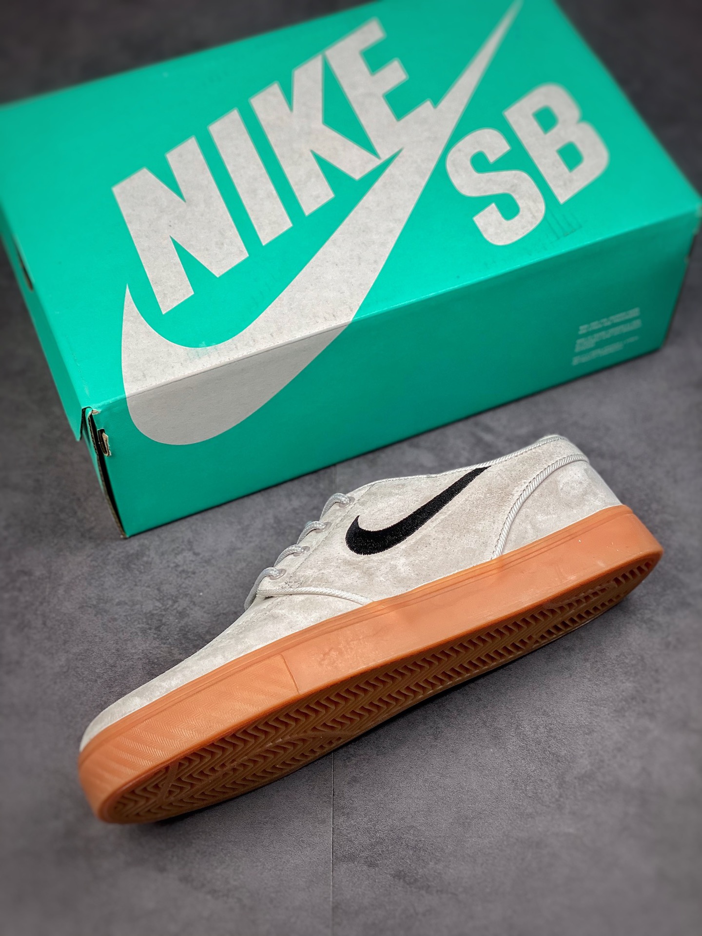 170 Nike SB Portmore II Solar CNVS 633014-006