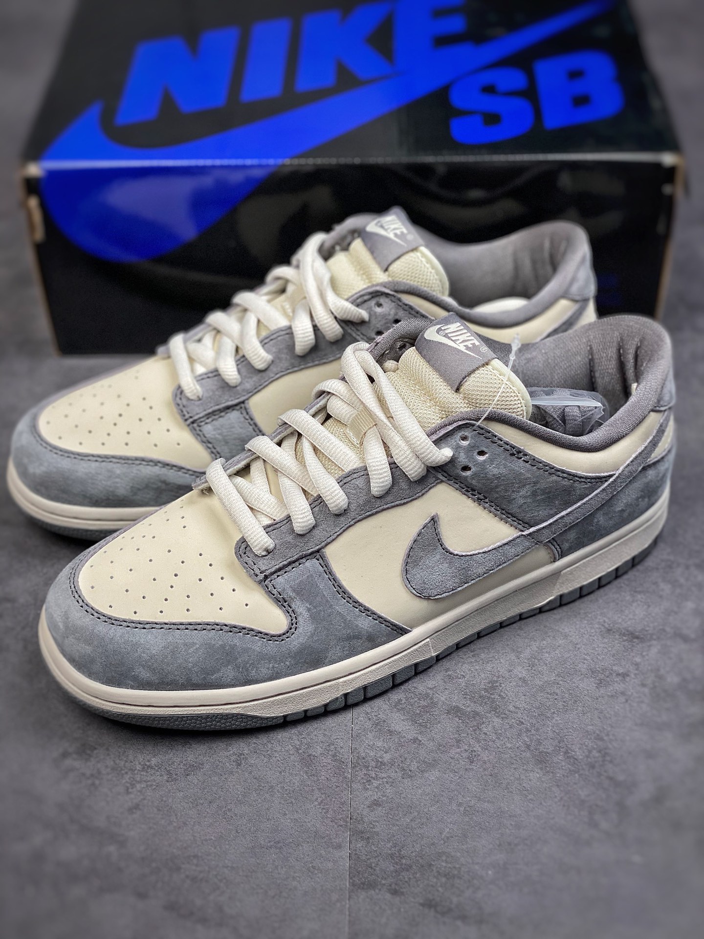 200 NIKE SB Dunk Low 麂皮黑炭灰 854866-002