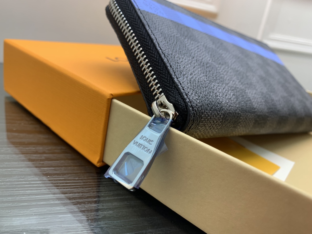 Leather wallet in various colors