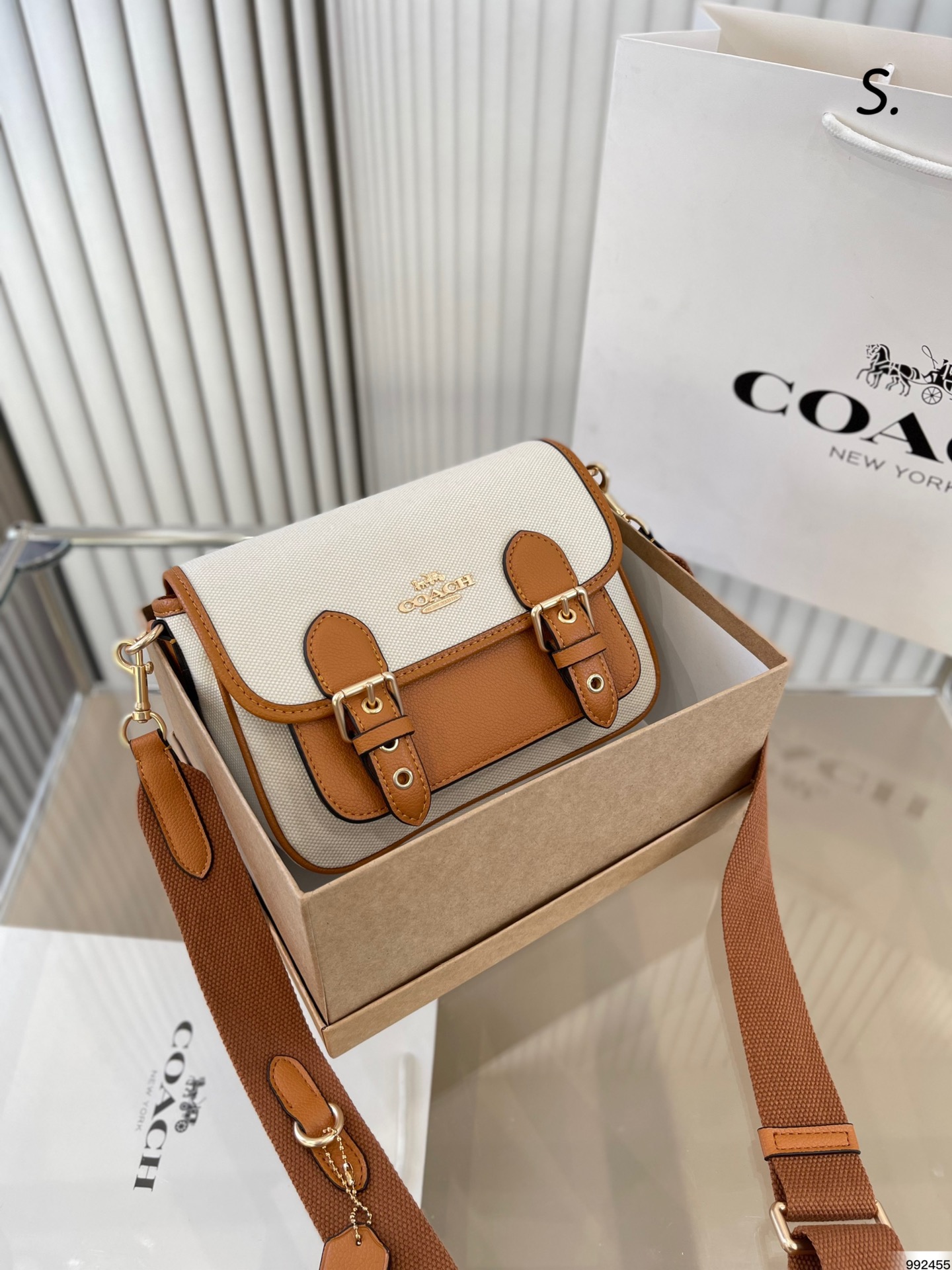 K0 配盒 coach Coach 蔻驰 斜挎包 真的太小巧可爱了 深深被它迷住 闭眼入系列 尺寸22 16