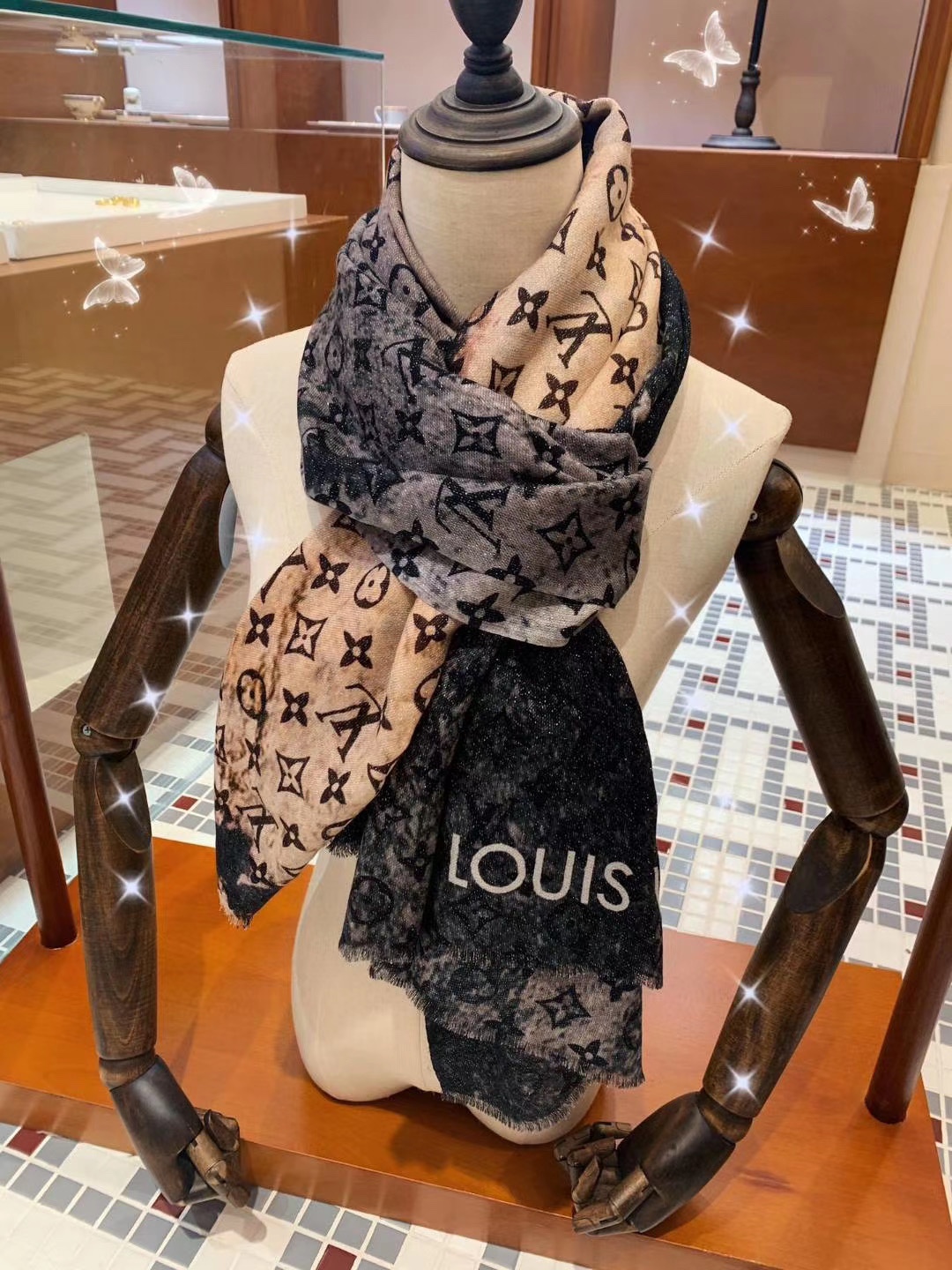 Louis Vuitton Scarf Shawl White Set With Diamonds Cashmere Fall/Winter Collection