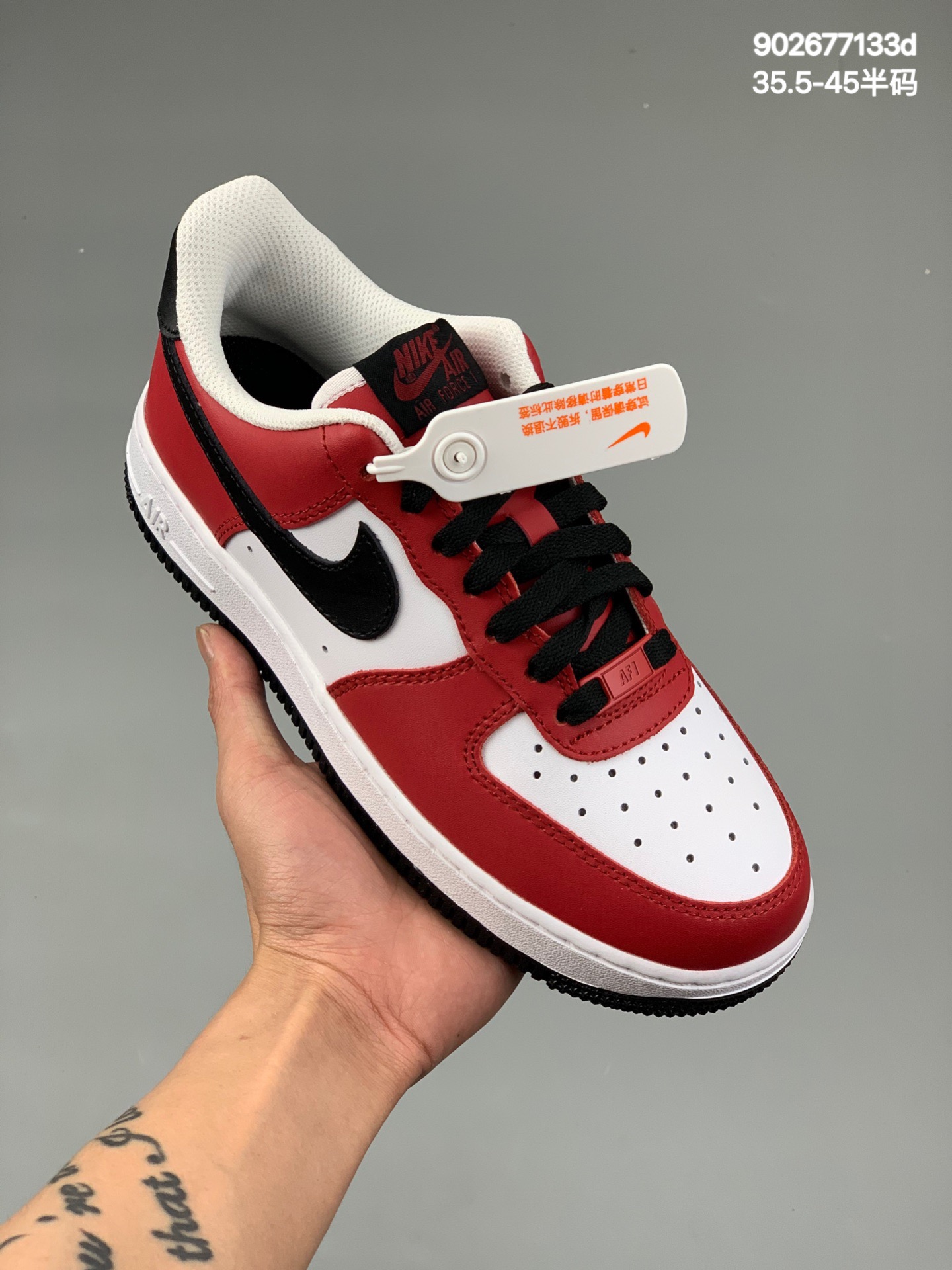 本地
Nike Air Force 1 07 白红 芝加哥空军一号低帮休闲板鞋 定制皮料 原厂3D打印 定制鞋盒 原楦原纸板 纯正空军版型 内置全掌气垫 货号：FD0300-600
Size：35.5 36 36.5 37.5 38 38.5 39 40 40.5 41 42 42.5 43 44 44.5 45
编码：902677133d