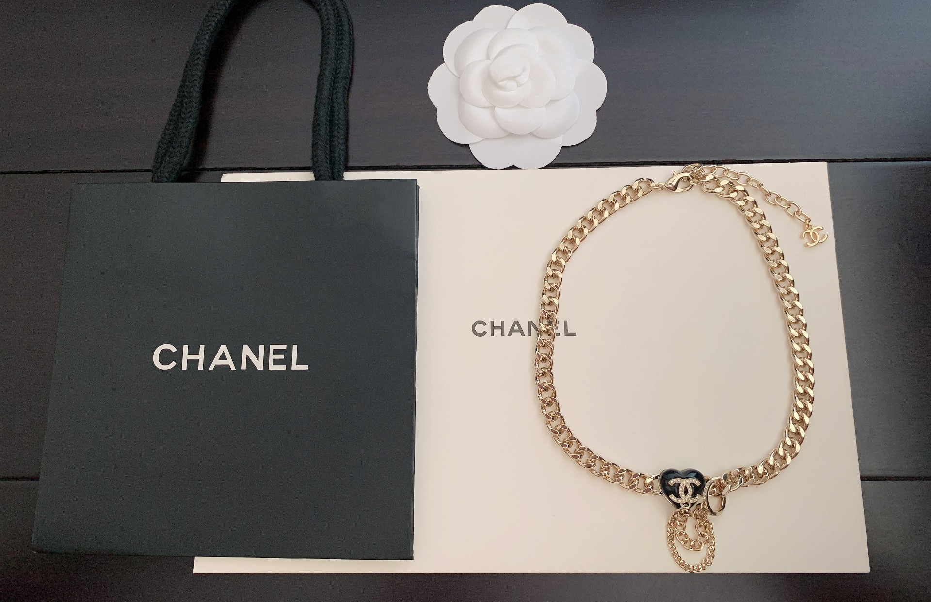  ch*nel  新款🆕黑色爱心❤️项链 一致专柜🆕黄铜材质  070090