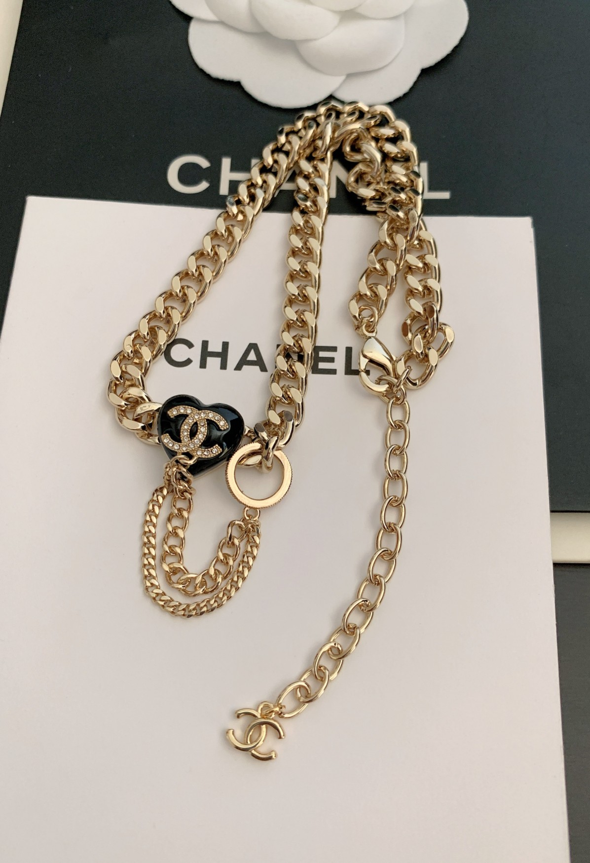  ch*nel  新款🆕黑色爱心❤️项链 一致专柜🆕黄铜材质  070090