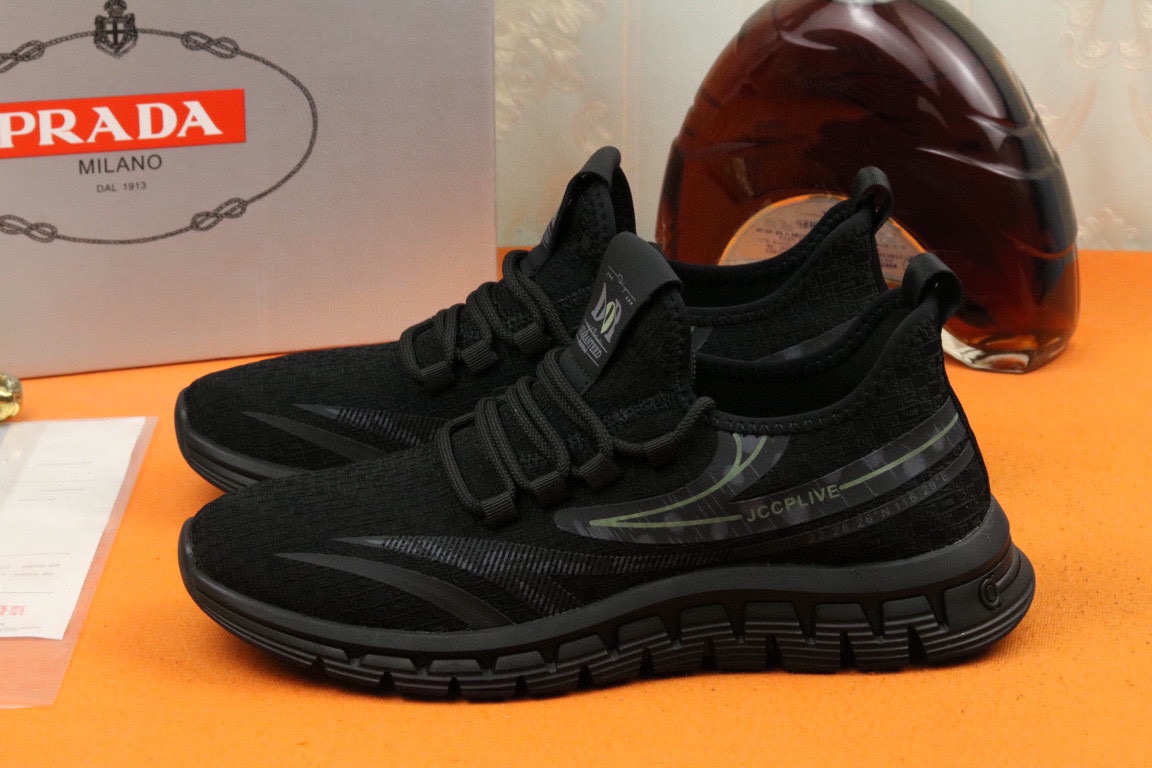 I5 爆单款PRADA普拉达 香港专柜休闲鞋，专柜品质，优质做工，鞋面采用进口透气飞织弹力布面料，舒适透气内里，原板橡胶大底 ，休闲时尚，高端品质，
