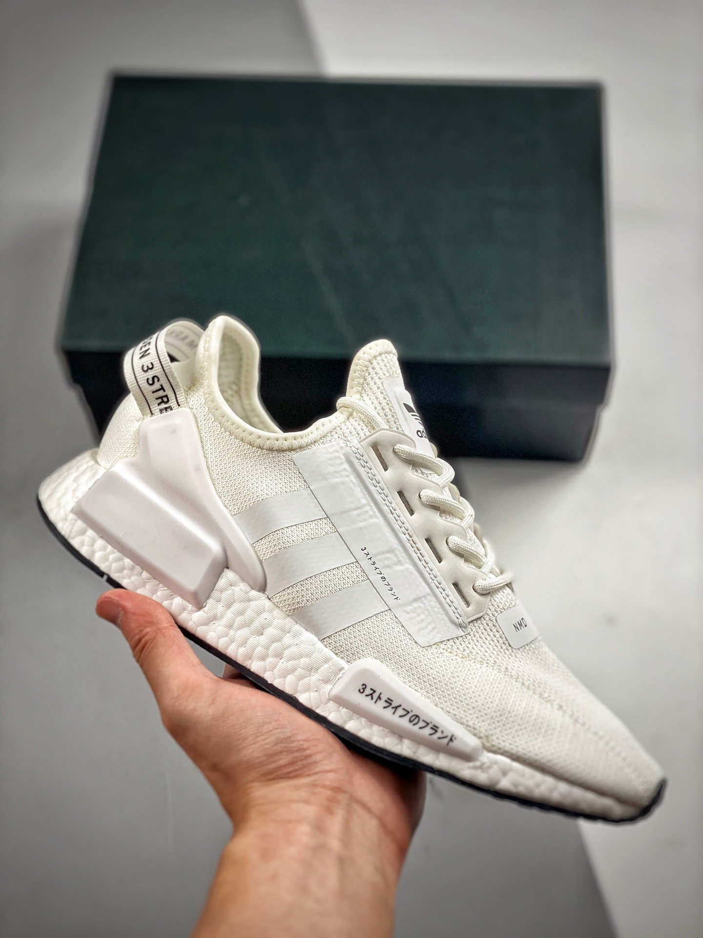 -2 AD Boost NMD R1, nueva combinación de colores de la serie clásica de zapatillas de running. Parte superior de punto …