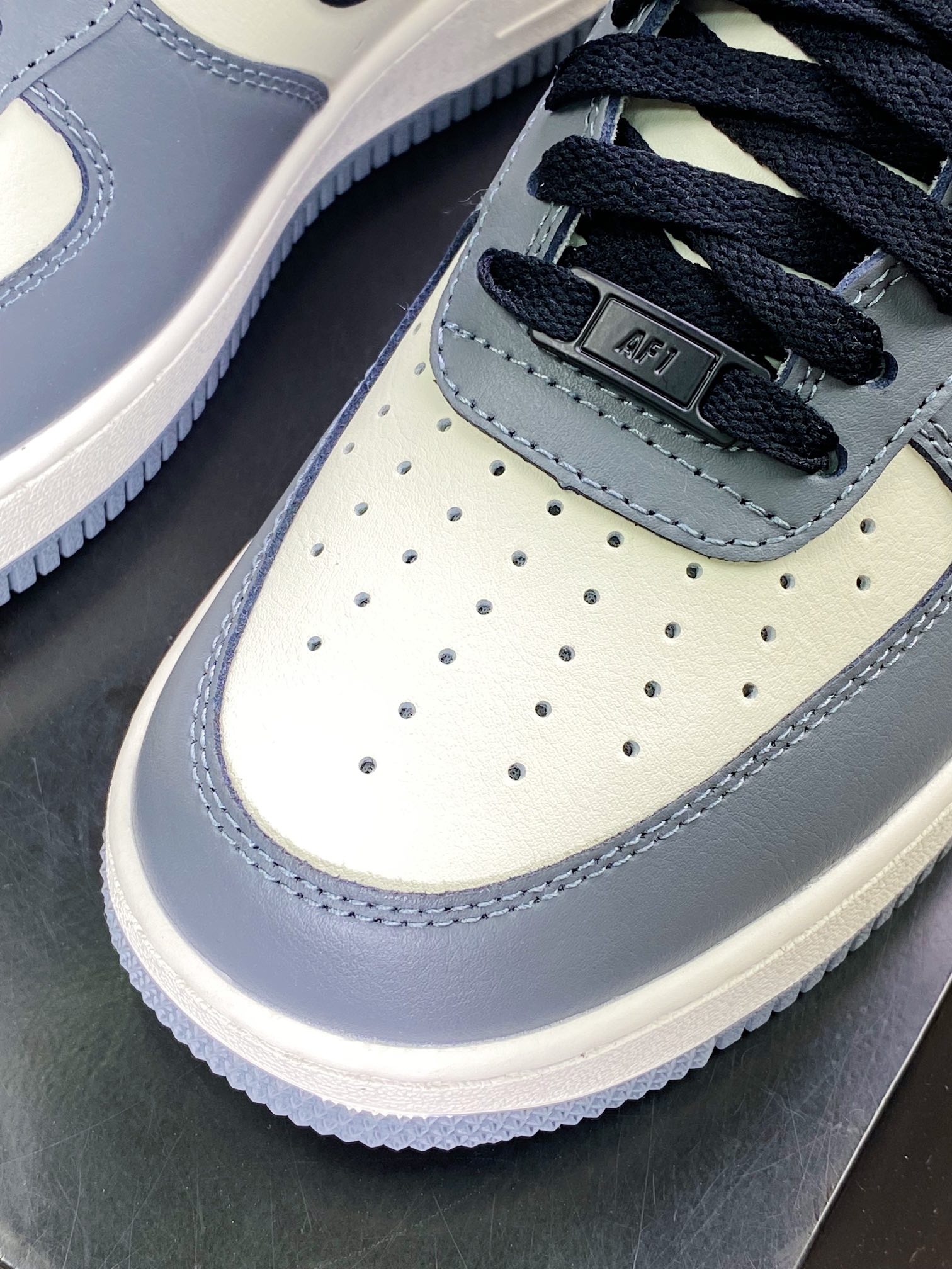 200 By You Air Force 1'07 Low Retro SP空军一号低帮经典百搭休闲运动板鞋“皮革水泥灰米白黑”FD9063-100