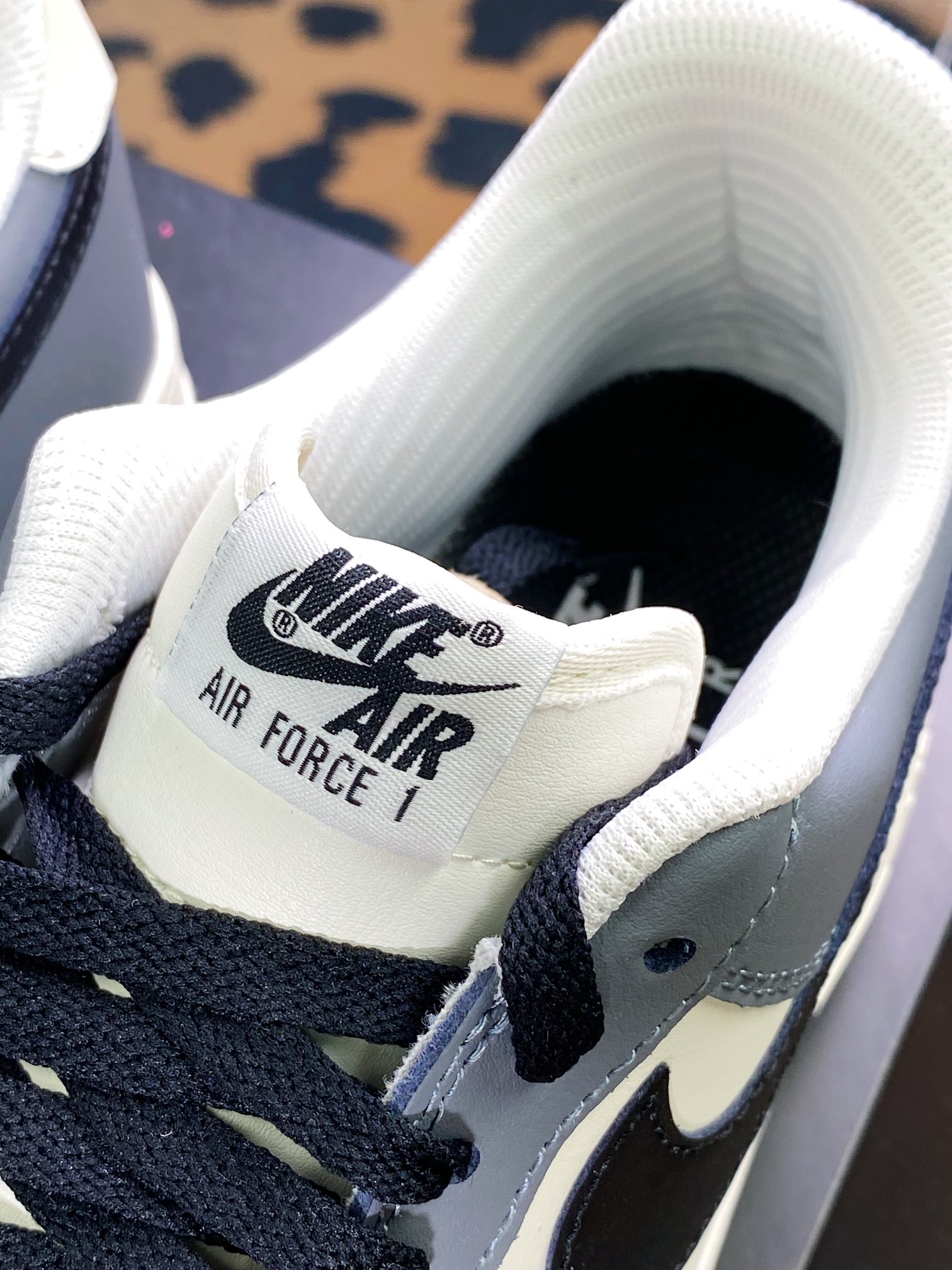 200 By You Air Force 1'07 Low Retro SP空军一号低帮经典百搭休闲运动板鞋“皮革水泥灰米白黑”FD9063-100