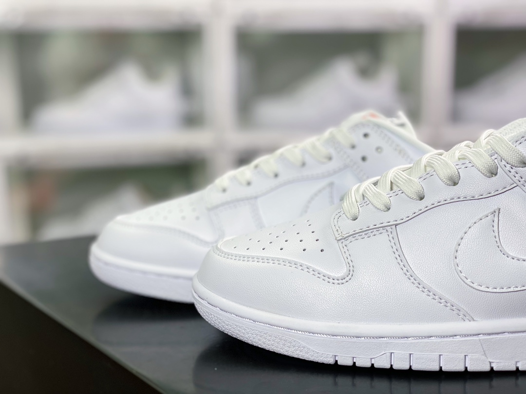 220  WMNS SB Dunk Low”UV White/Blue And White Porcelain”扣篮系列低帮休闲运动滑板板鞋“皮革纯白”DD1503-109