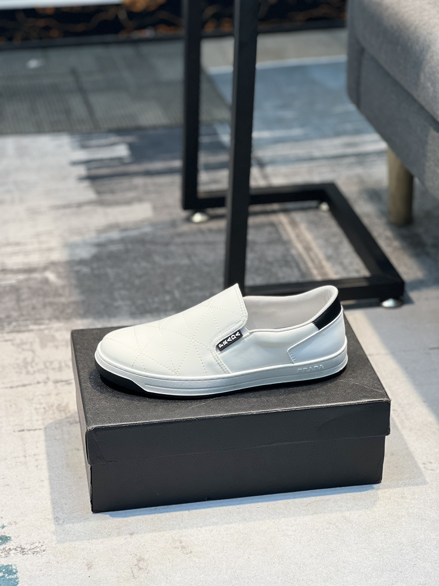 I5 PRADA 普拉达 秋季新品男士休闲鞋板鞋同步款，鞋面采用进口牛筋布，真皮内里，新元素，彰显不俗的气息，，