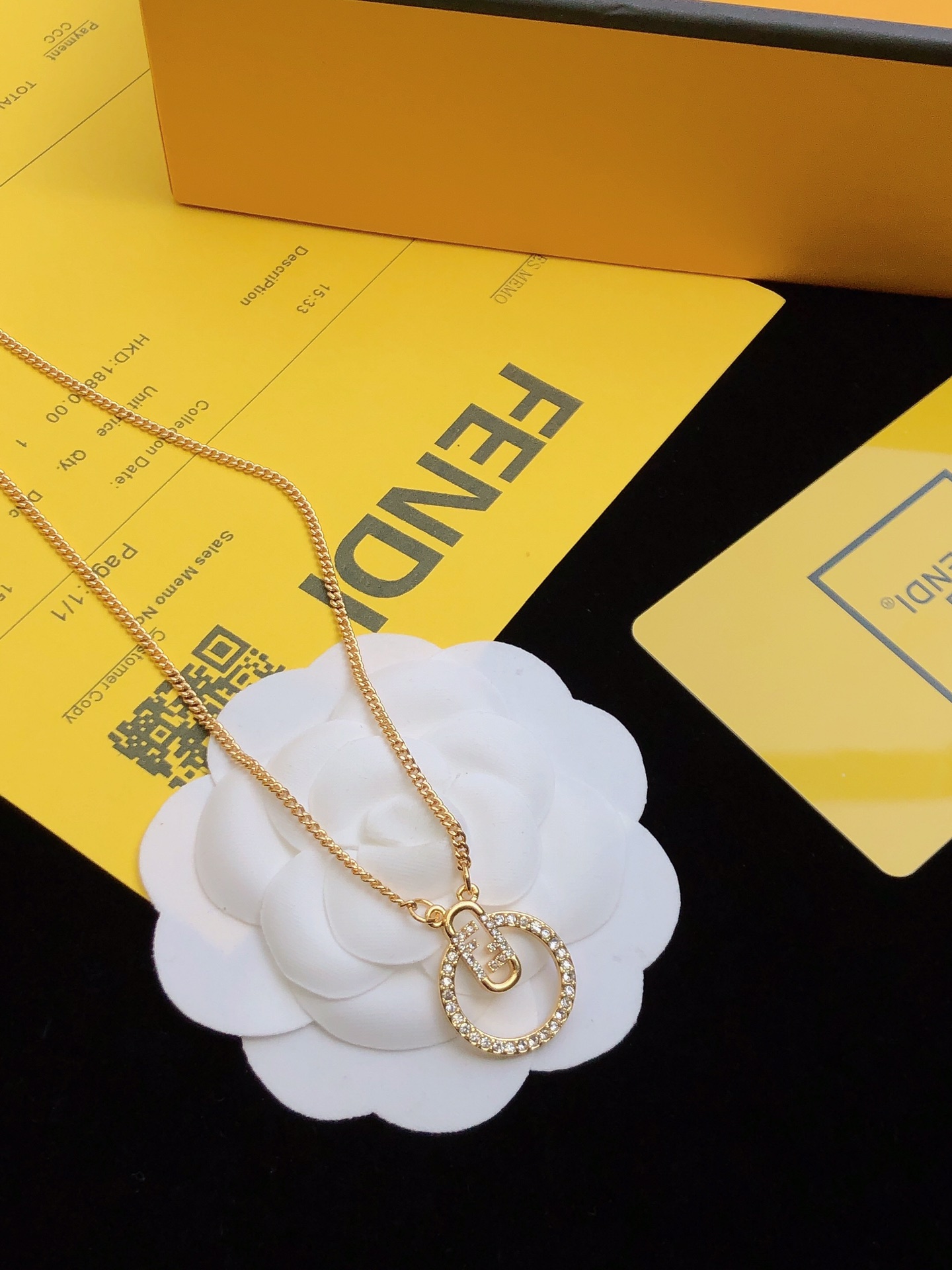 ❤️85包邮/原单代购级别
Fendi】芬迪 字母项链 💎 高端定制  爆款新款 项链华丽登场 ，很难见到如此熟悉 素雅的项链，精致 非常适合日常搭配，宝宝们，这个绝对值得入🌹
