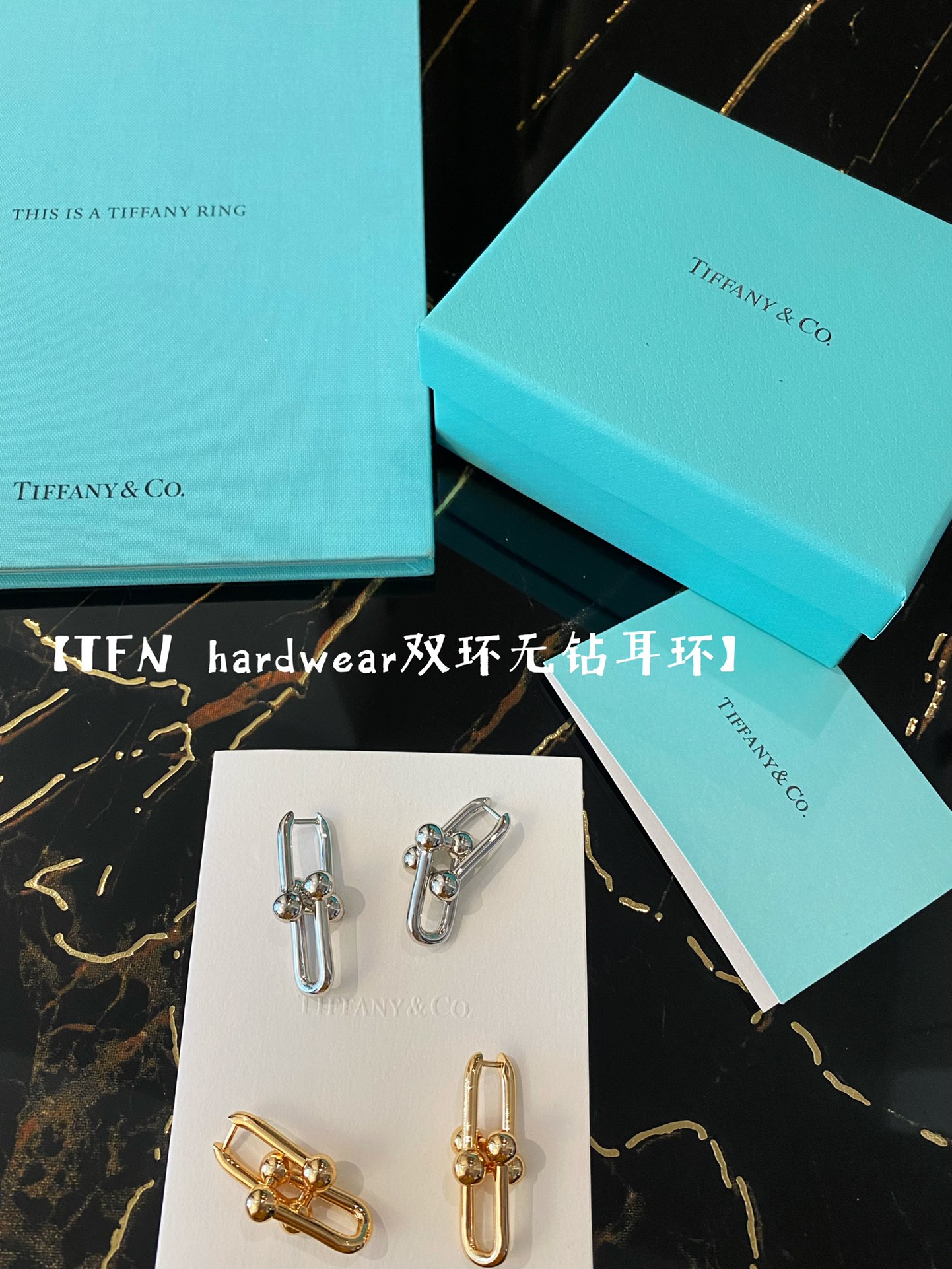 NO:857613,88220 [TF hardwear double hoop diamond-free earrings] ·The whole body is CNC carved, the words are engraved on the curved surface, the fonts are clear and neat. ·The diamond-free side is particularly bright and can reflect people's faces, the best version in the world. Look for our product, the quality of the pictures are real shots, the most conscientious seller on the Internet, guarantee that the real thing is consistent with the picture, if you want cheaper, please go elsewhere, tom ford, earrings, Cardia high-end jewelry1986090988220【TF hardwear双环无钻耳环】 ·通体cnc精雕,刻字在弧面上,字体清晰利落 ·无钻的一面特别亮,可以倒影人脸,全wang最牛版本 认准我们出品,图片的品质都是实拍,全网最良心卖家,保证实物与图片一致,要便宜的请移步别家,,tom ford,earrings,卡迪亚高端饰品,Jewelry