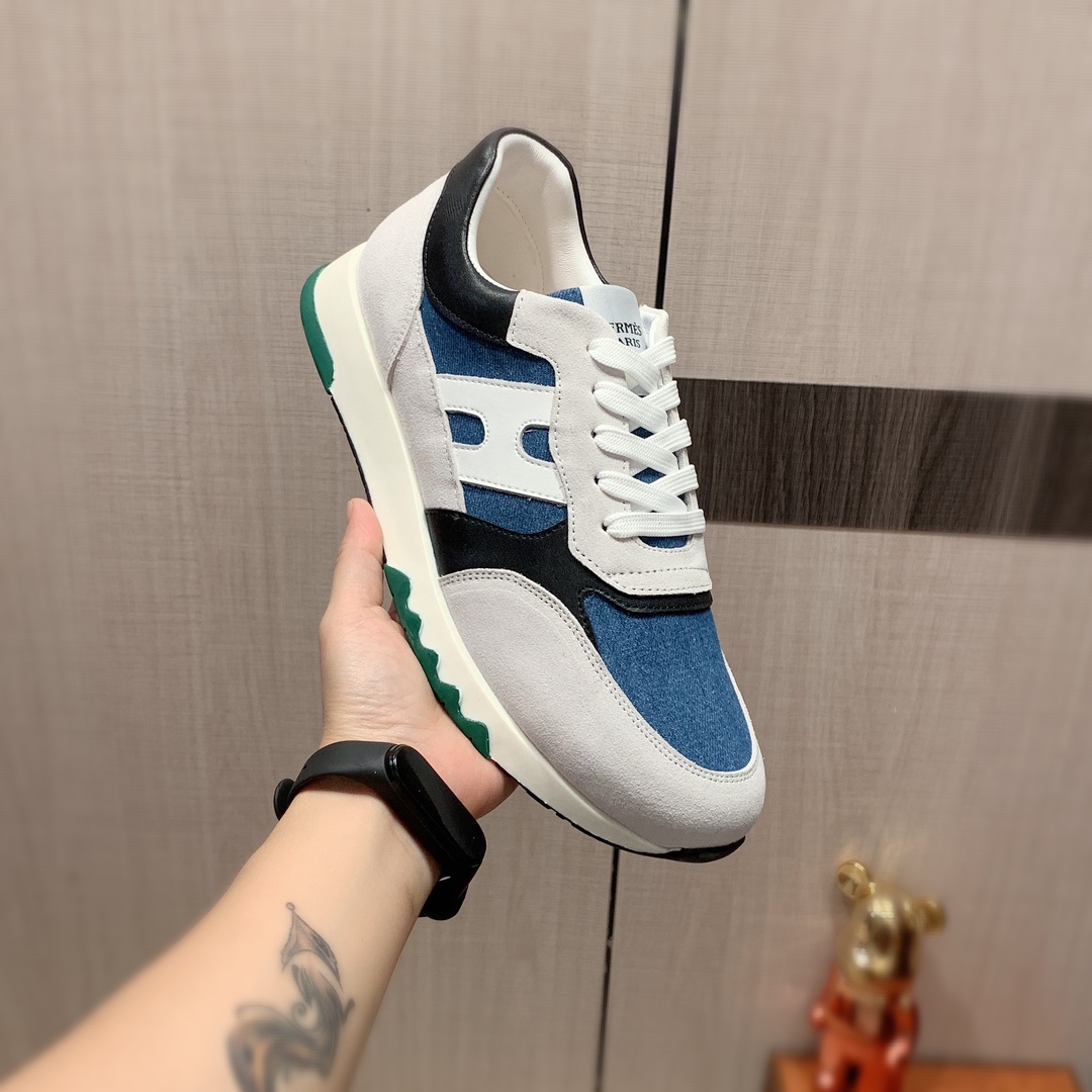 I5     Hermes 爱马仕  最新爆款休闲皮鞋，顶端品牌 奢侈～代购，顶级～质量。专柜同卖产品 鞋面選用进口透气牛皮搭配材质透气羊皮内里精细做工。原版个性时尚柔软橡膠耐磨防滑大底，上脚轻巧舒适，实物拍摄實物更好看，131广州码: 38-44，4色入选