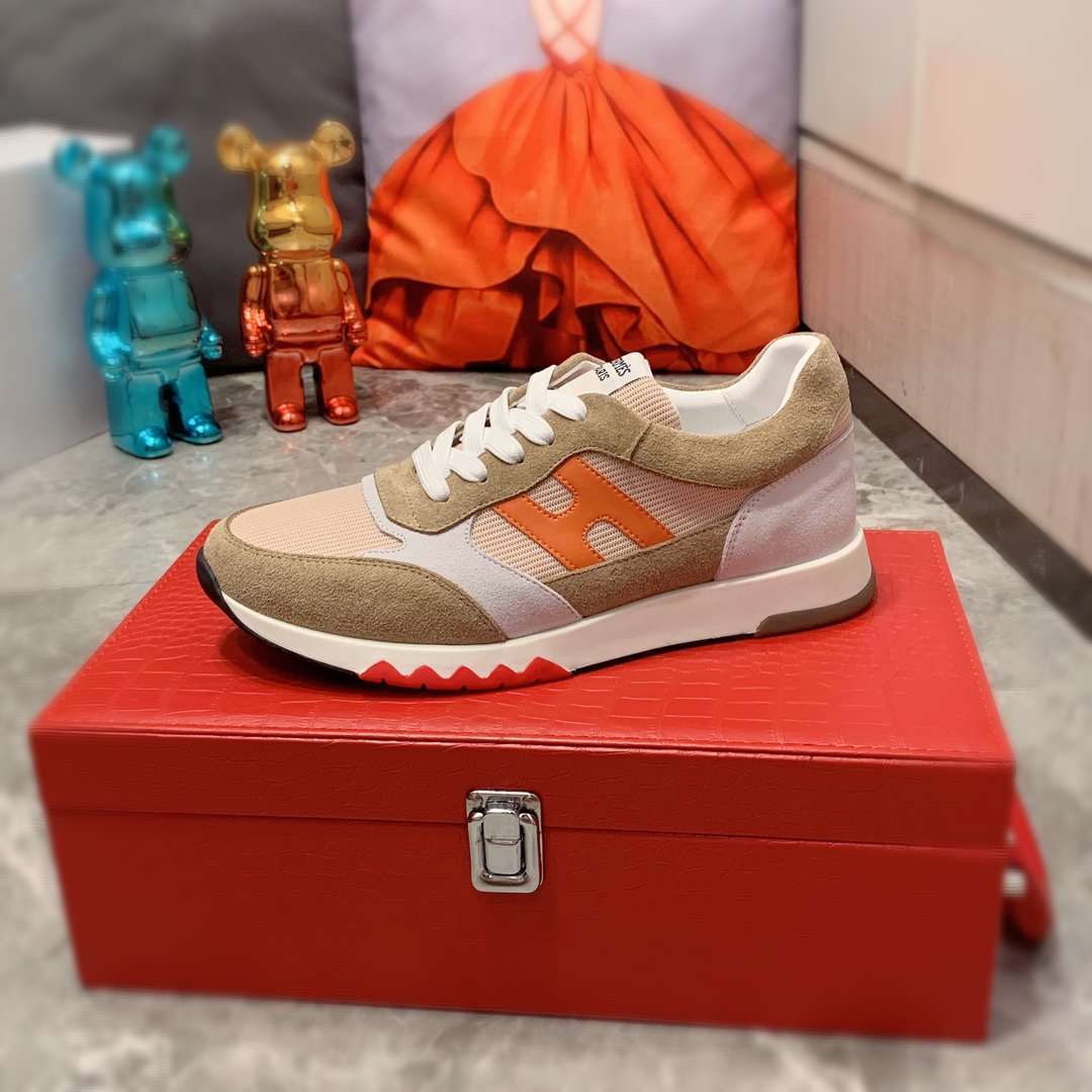 I5     Hermes 爱马仕  最新爆款休闲皮鞋，顶端品牌 奢侈～代购，顶级～质量。专柜同卖产品 鞋面選用进口透气牛皮搭配材质透气羊皮内里精细做工。原版个性时尚柔软橡膠耐磨防滑大底，上脚轻巧舒适，实物拍摄實物更好看，031广州码: 38-44，4色入选