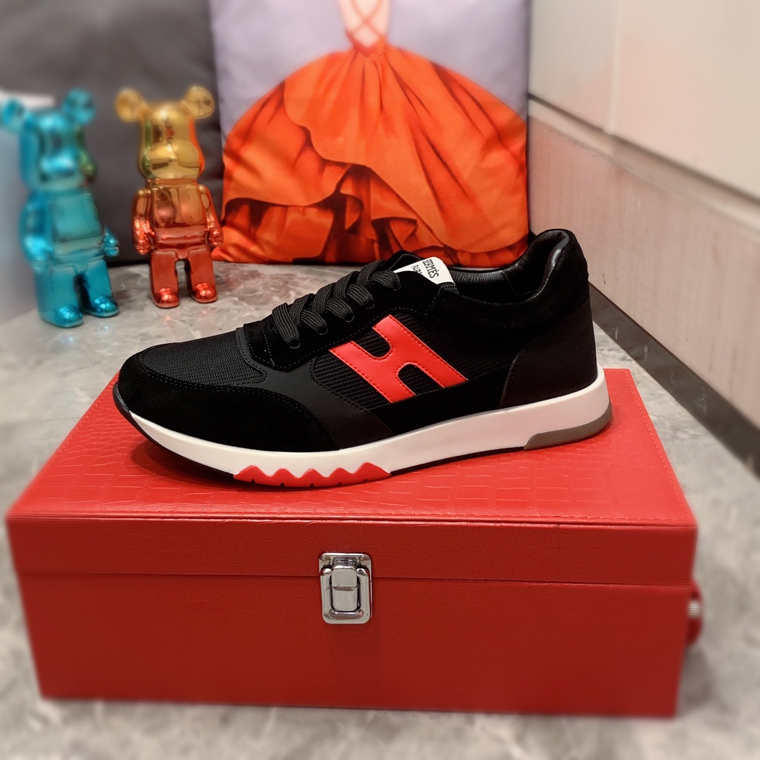 I5     Hermes 爱马仕  最新爆款休闲皮鞋，顶端品牌 奢侈～代购，顶级～质量。专柜同卖产品 鞋面選用进口透气牛皮搭配材质透气羊皮内里精细做工。原版个性时尚柔软橡膠耐磨防滑大底，上脚轻巧舒适，实物拍摄實物更好看，031广州码: 38-44，4色入选