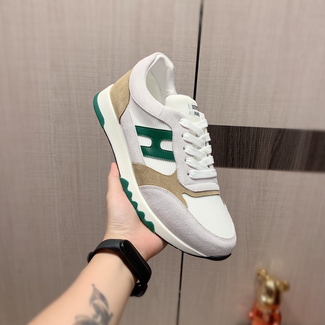 I5     Hermes 爱马仕  最新爆款休闲皮鞋，顶端品牌 奢侈～代购，顶级～质量。专柜同卖产品 鞋面選用进口透气牛皮搭配材质透气羊皮内里精细做工。原版个性时尚柔软橡膠耐磨防滑大底，上脚轻巧舒适，实物拍摄實物更好看，031广州码: 38-44，4色入选