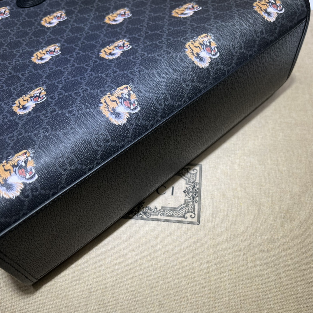 GUCCI古驰饰老虎印花GG中号托特包674155