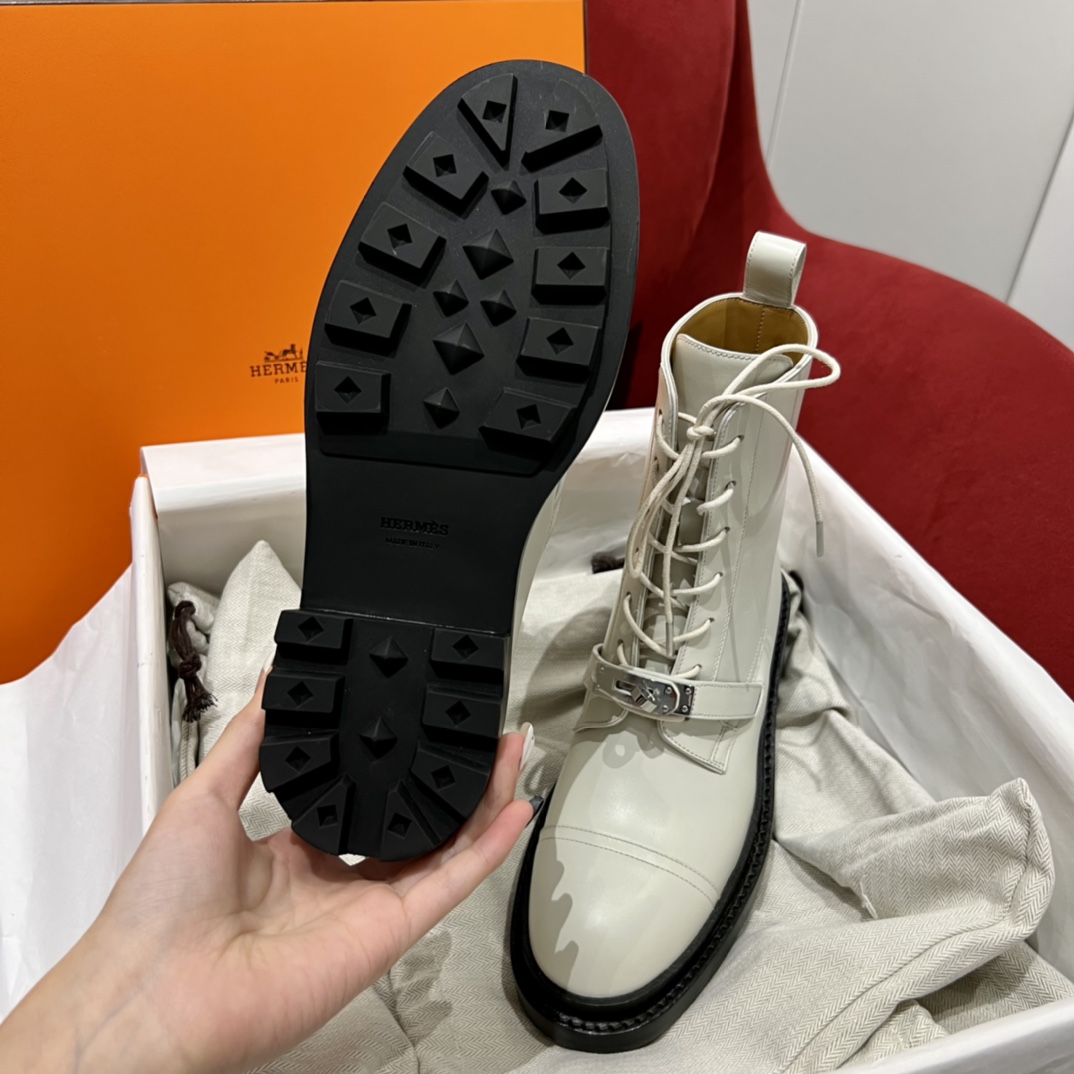 Hermes爱马仕 亮面小牛皮的厚底及踝靴马丁靴