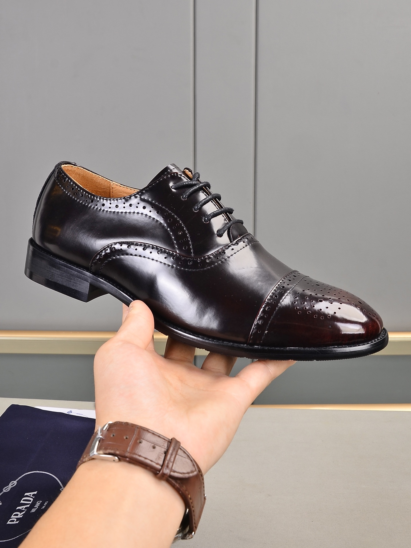 J0  Prada 普拉达 最新商务正装皮鞋 官网同步 市场上顶级版本 纯手工制作.面料：进口小牛皮配水染羊里38、39、40、41、42、43、44。45可定做
