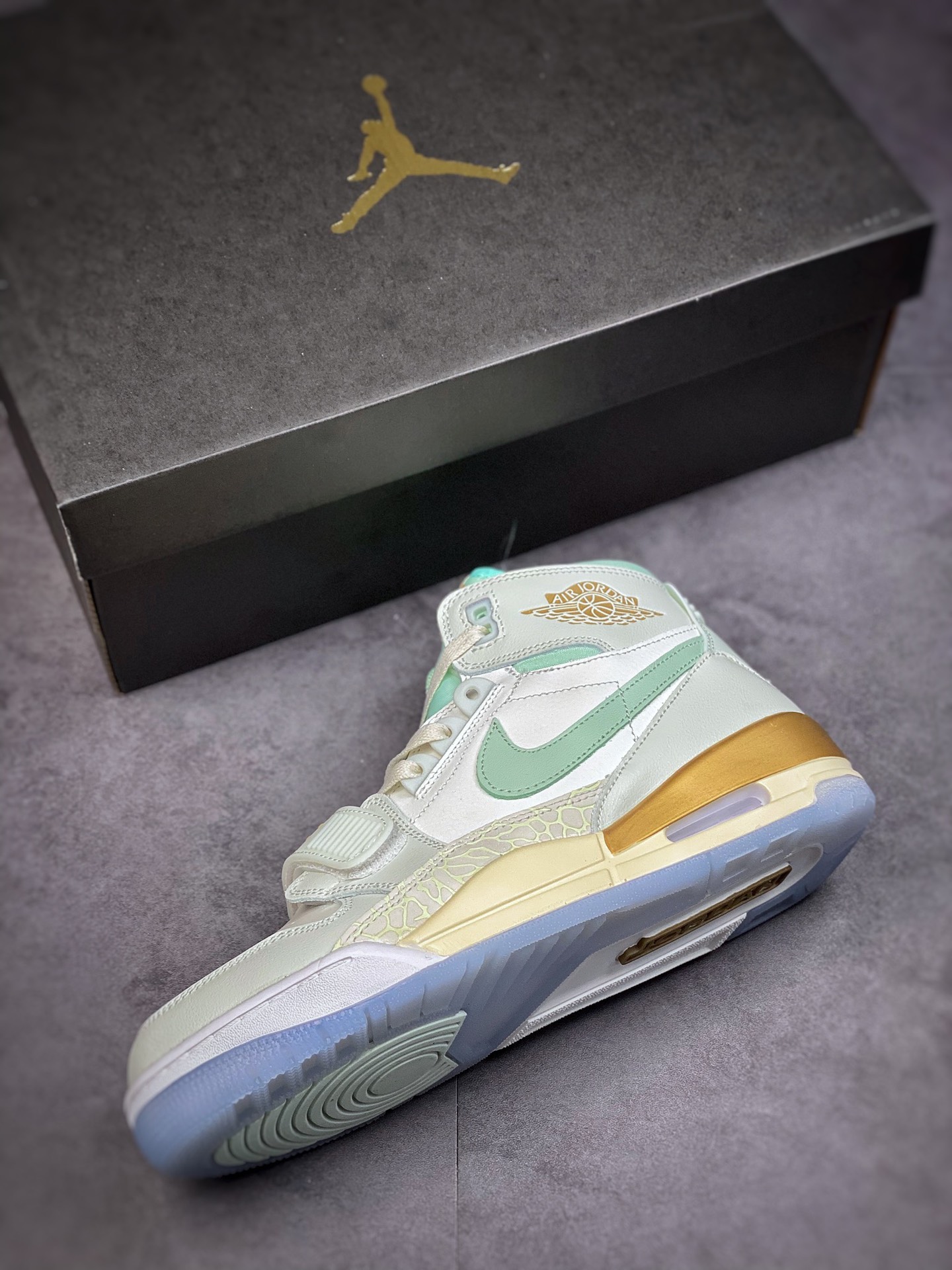 240 Air Jordan Legacy 312 薄荷绿 DR8486-131