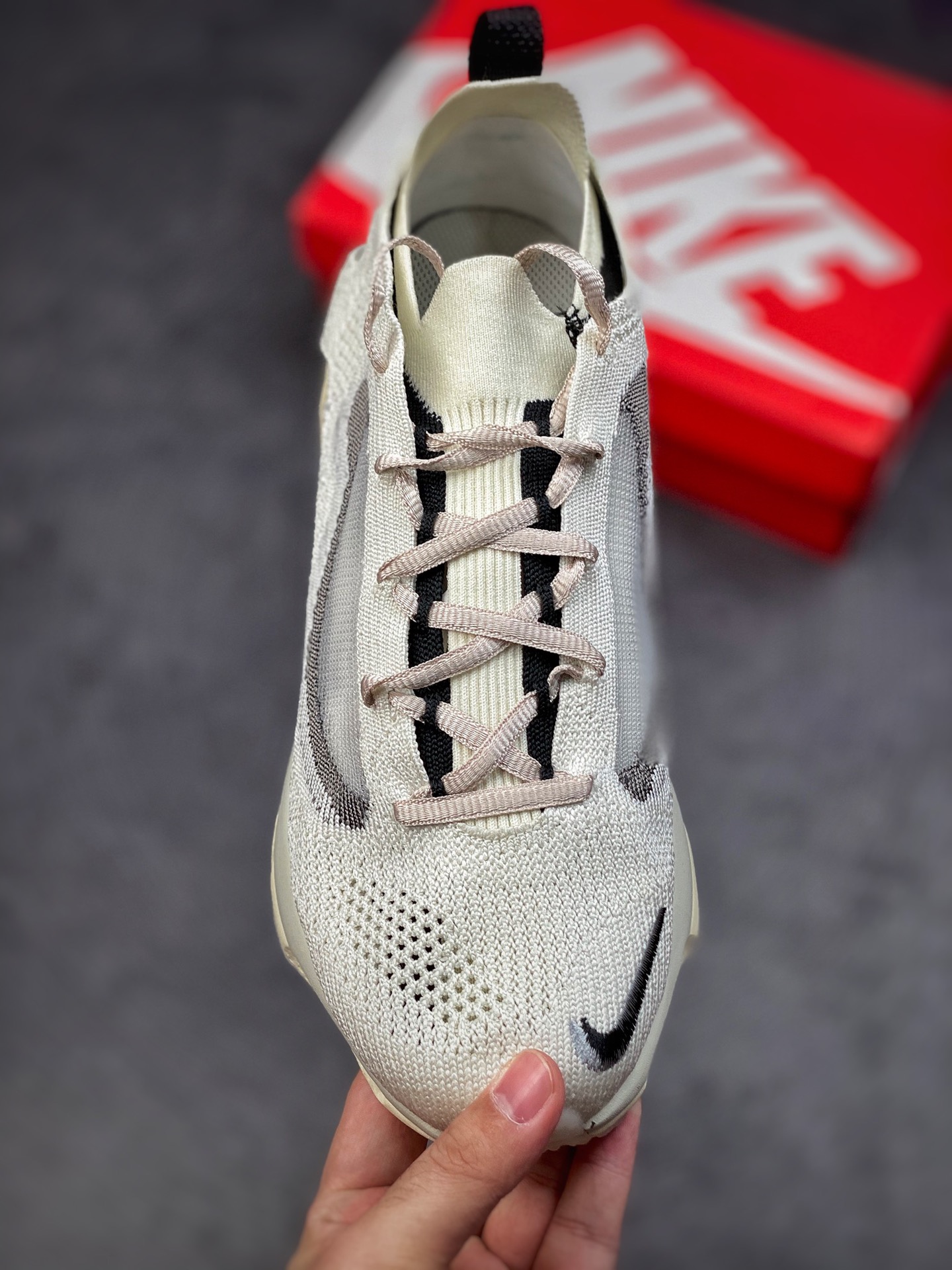 250 Nike Spark Flyknit 新款 整双鞋以燕麦色为主调DD1901-001